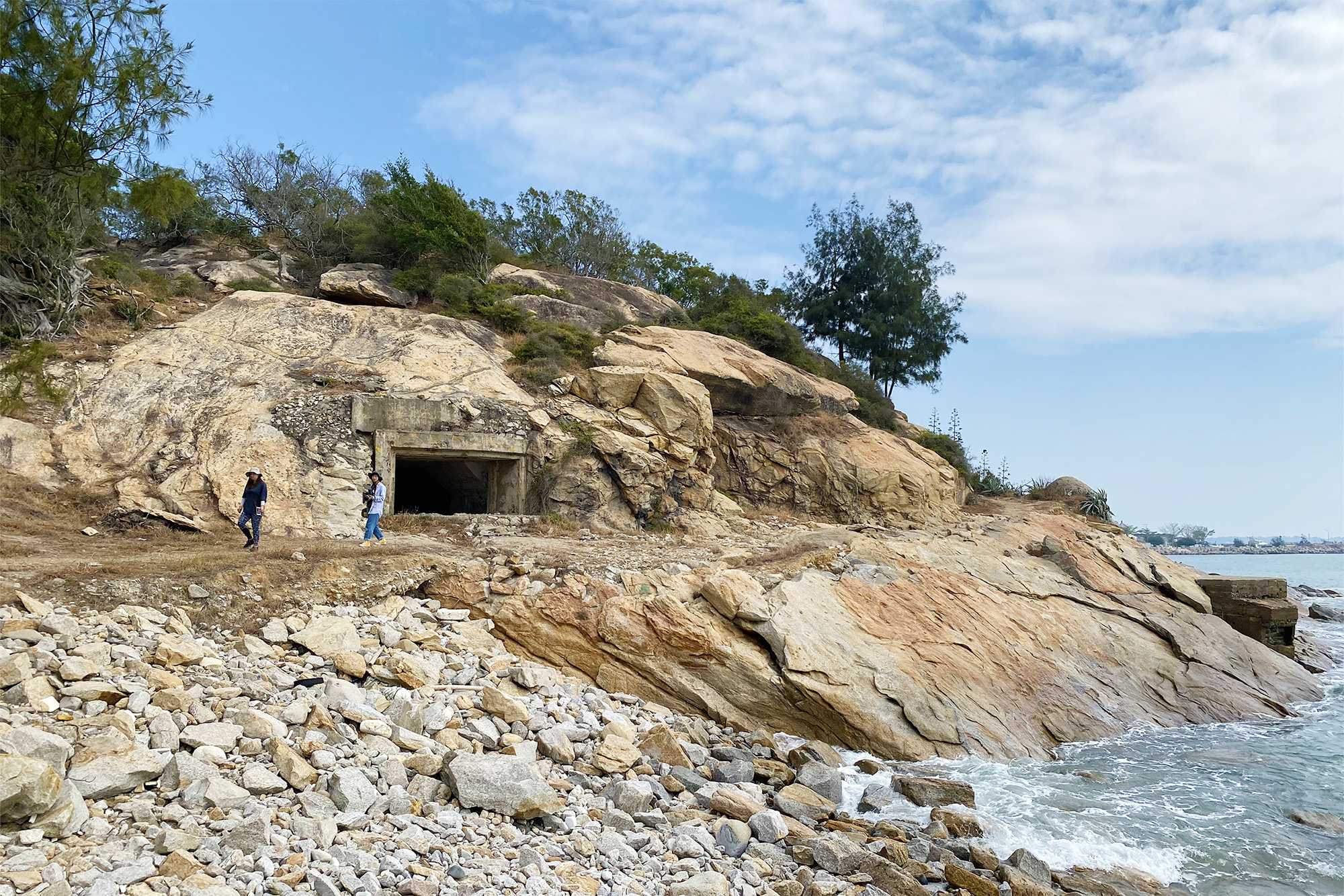 高洞據點位於金湖鎮新湖漁港旁邊。