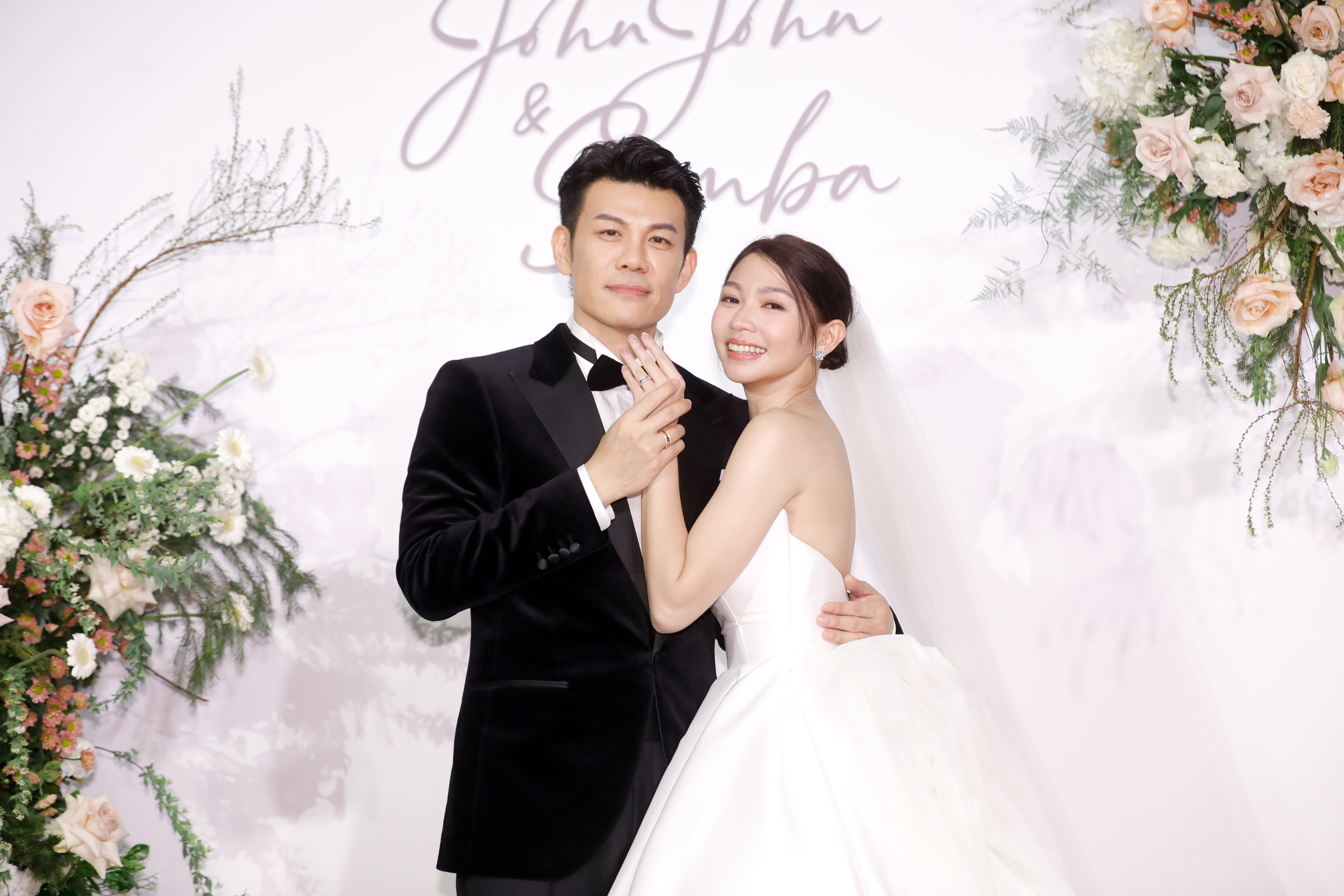 陳志強和曾智希受訪時放閃不斷。