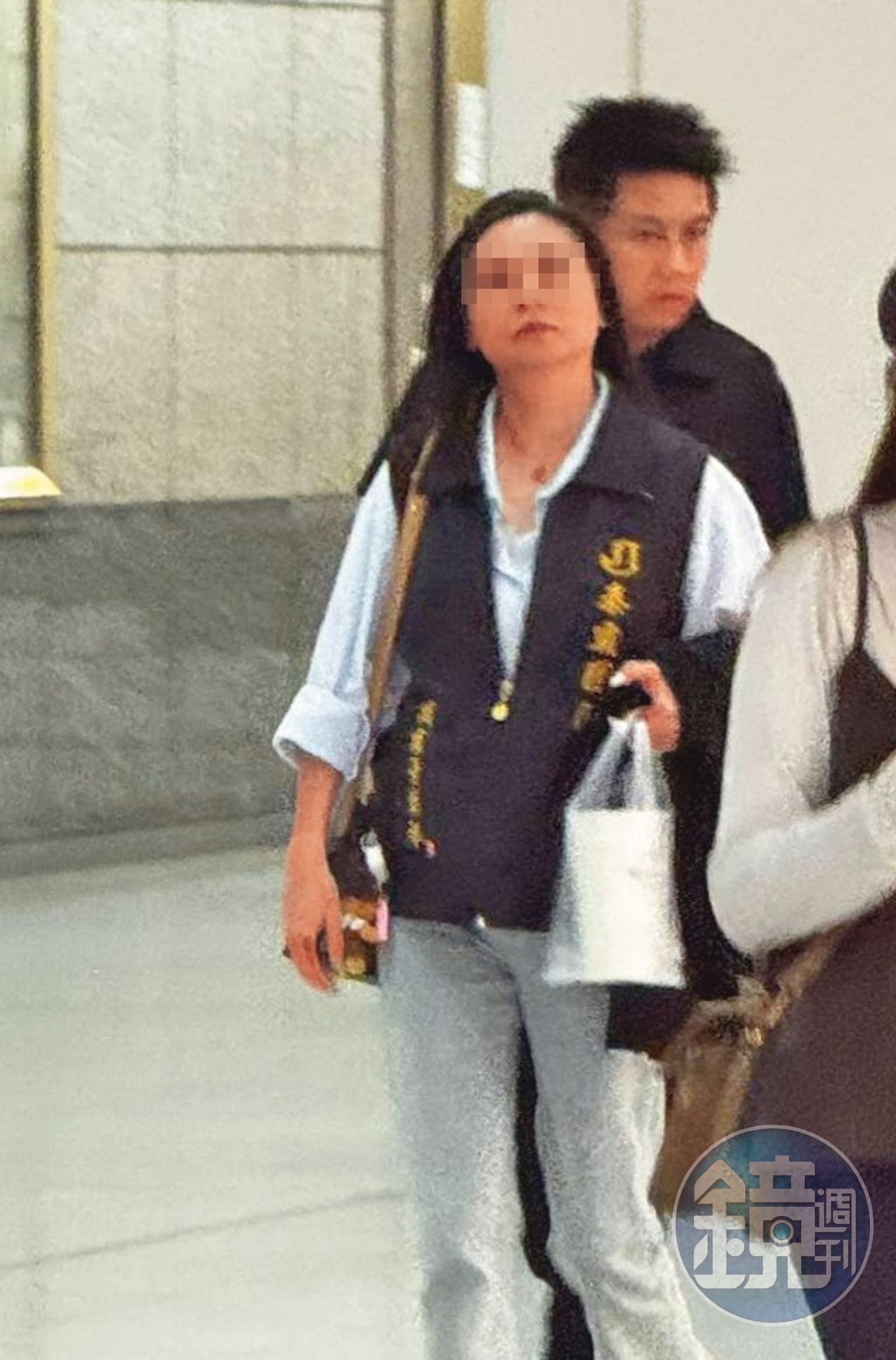 賓賓哥的購物粉絲群組裡，粉絲都知道寶爺（前）這號人物，並稱她為「大嫂」。（讀者提供）