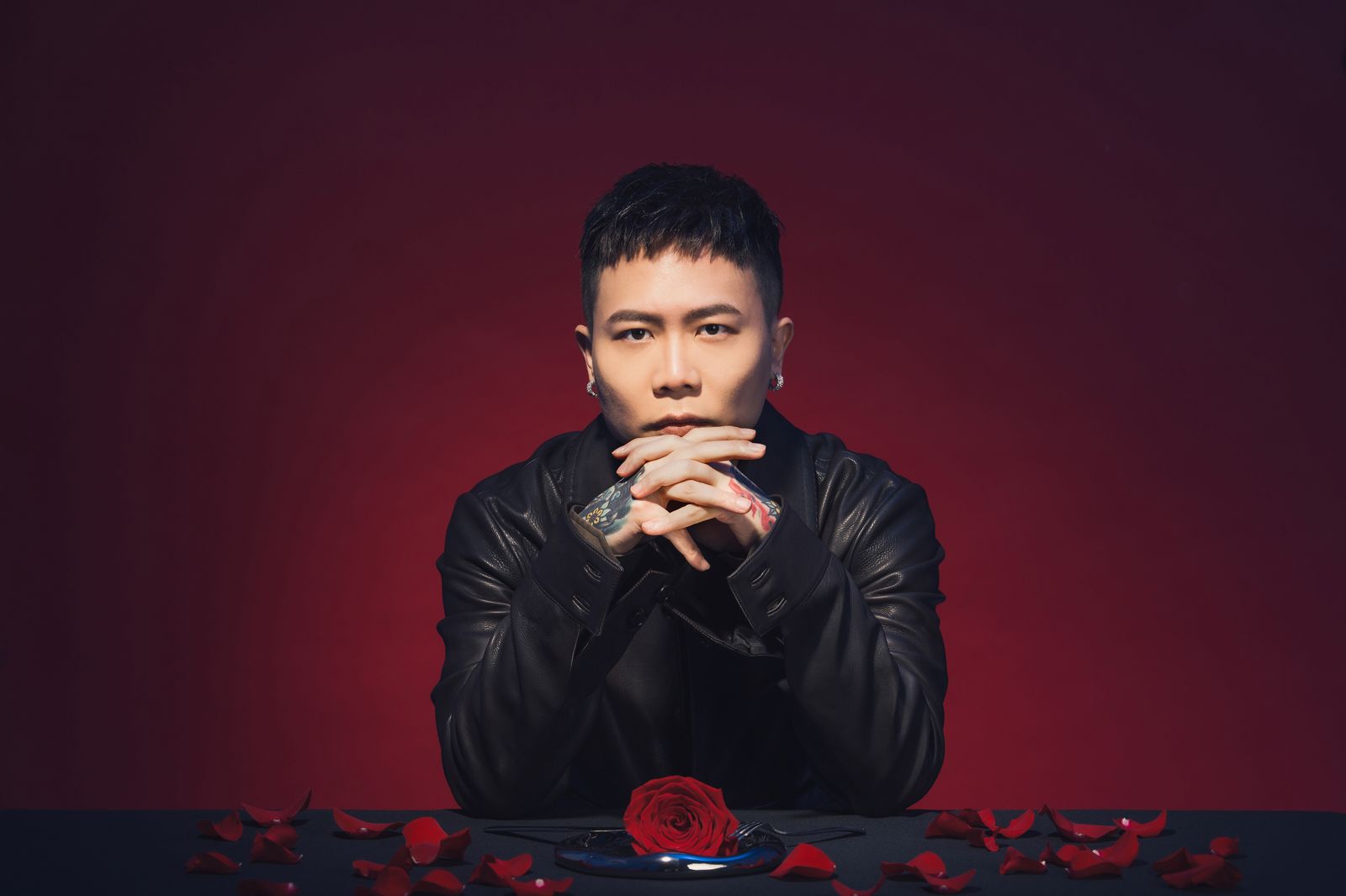 蕭秉治重啟香港之約!《活著 Alive》6月開唱 霸總造型開放歌迷許願