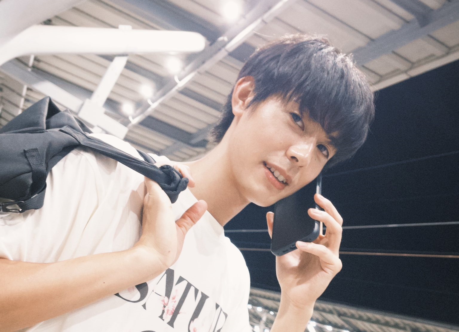 前男團SpeXial成員Teddy陳向熙涉嫌閃避兵役遭警方從高雄帶回台北偵訊。（翻攝自臉書）