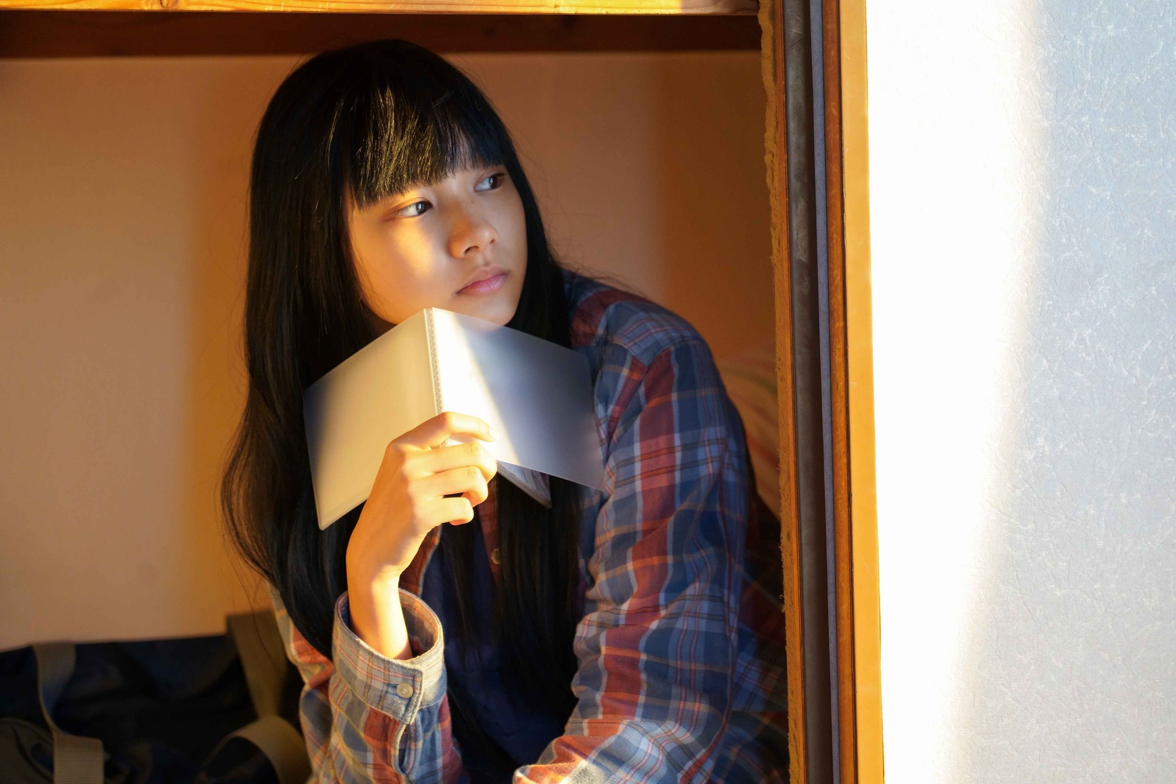 山崎七海在《未來》再度挑戰苦情少女角色,必須面臨生離死別、家庭暴力、校園霸凌等苦難。(天馬行空提供)