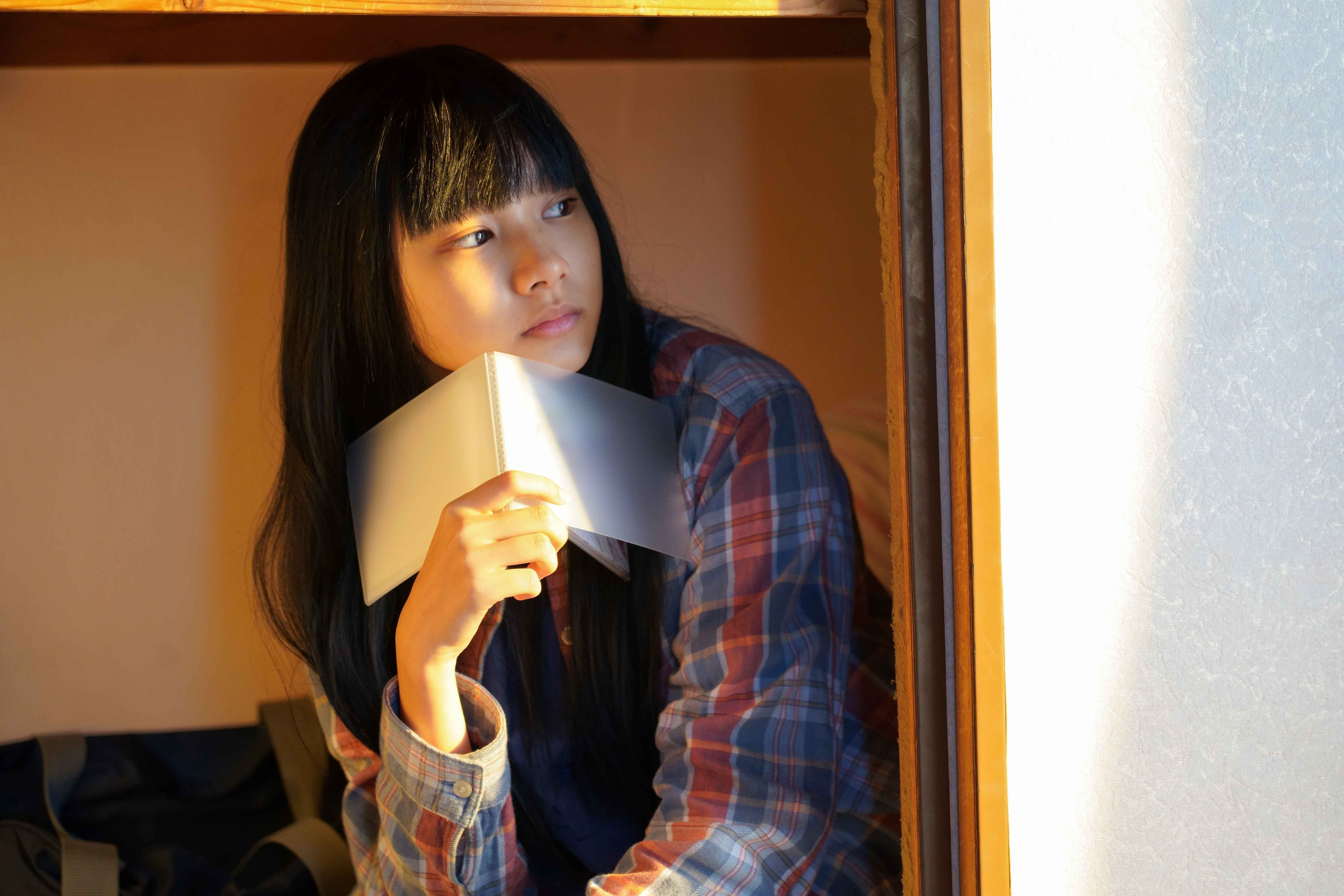山崎七海在《未來》再度挑戰苦情少女角色,必須面臨生離死別、家庭暴力、校園霸凌等苦難。(天馬行空提供)