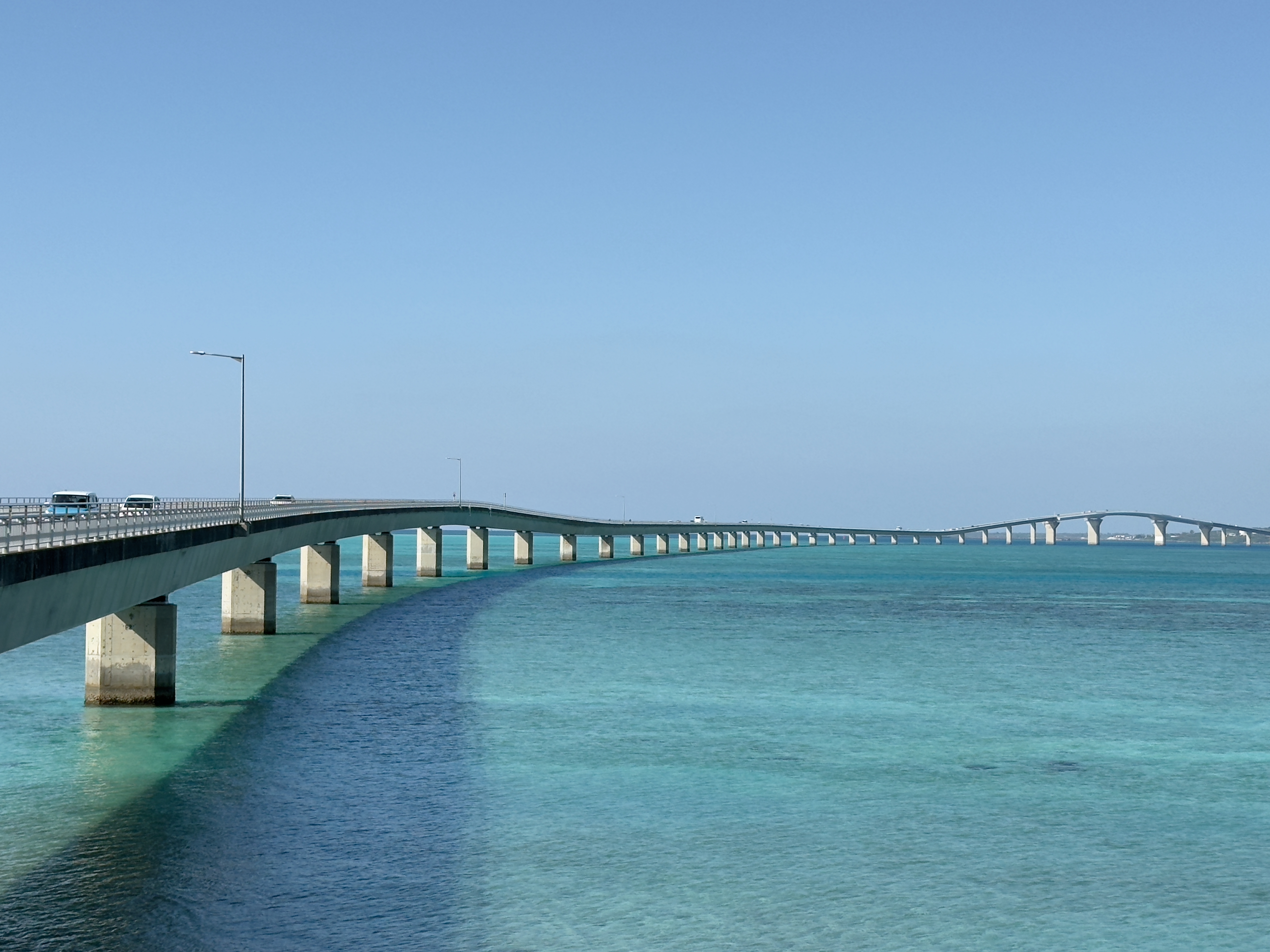 伊良部大橋全長3540公尺，是日本最長的免收費跨海大橋，連結宮古島與伊良部島。