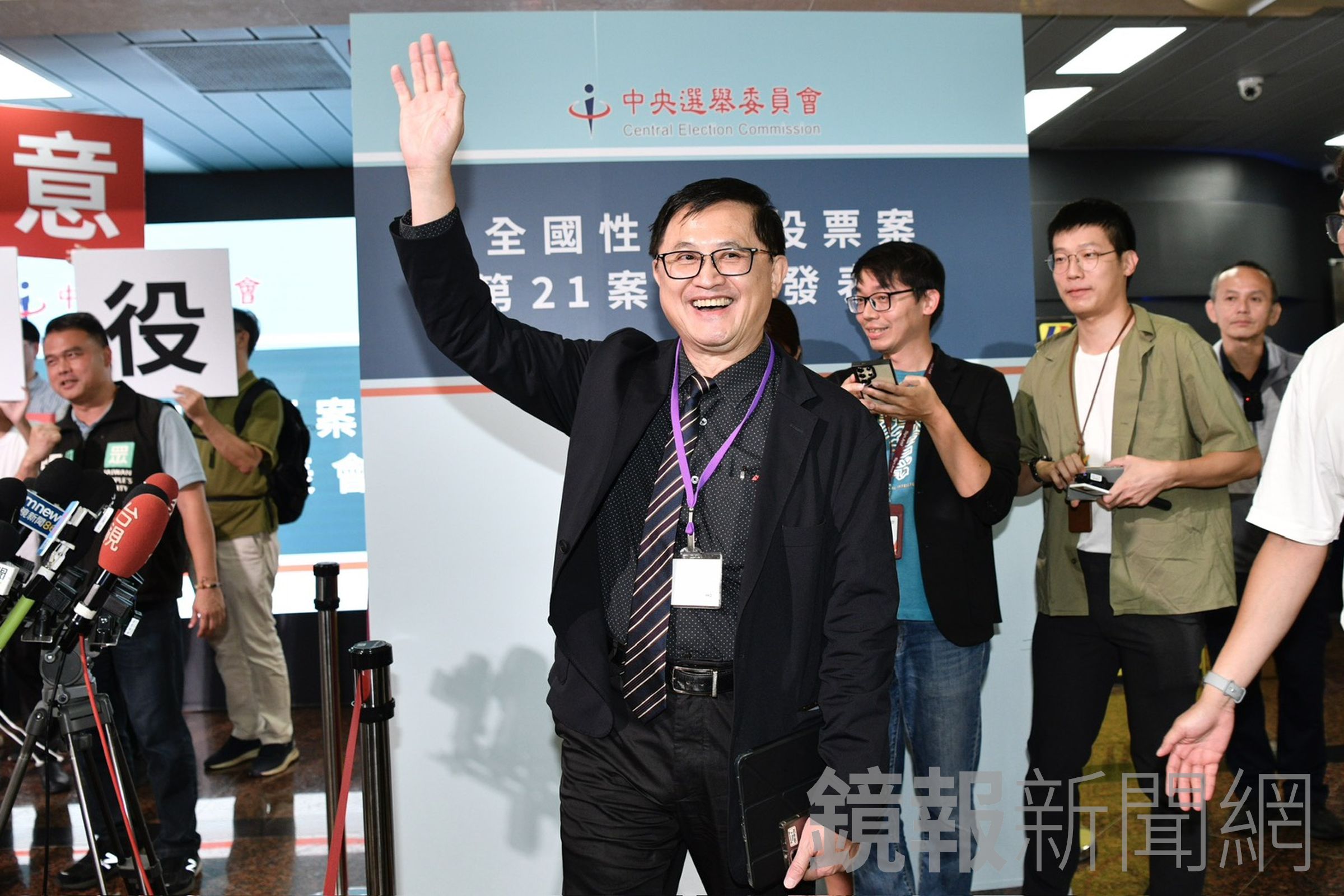 碩童子賢更直指錯誤的反核政策,浪費了台灣數千億的稅收,他更以台語批評,不會持家,不會顧家,應該要殺頭(辭職)。(鏡報李智為攝)