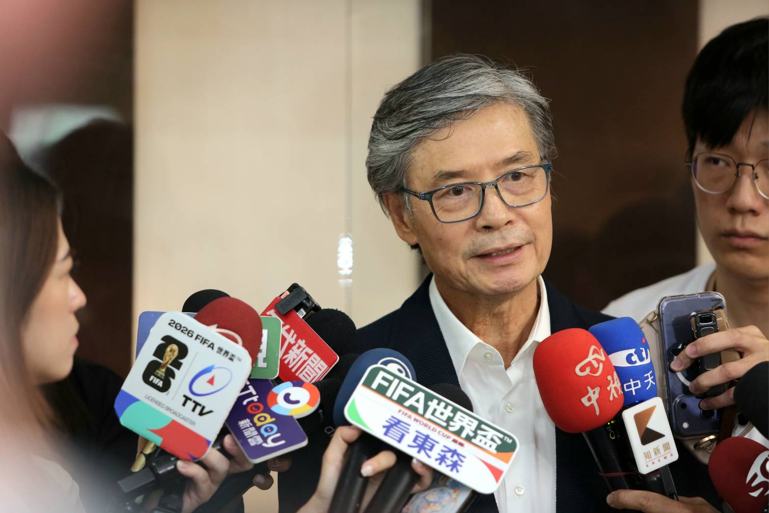 金溥聰昨接受趙少康專訪時,透露周美青曾交代,盡量少讓馬英九露面,並提到自己多次擋下馬,結果卻被馬嗆「你聽她的?還聽我的?」(鏡報姜永年攝)