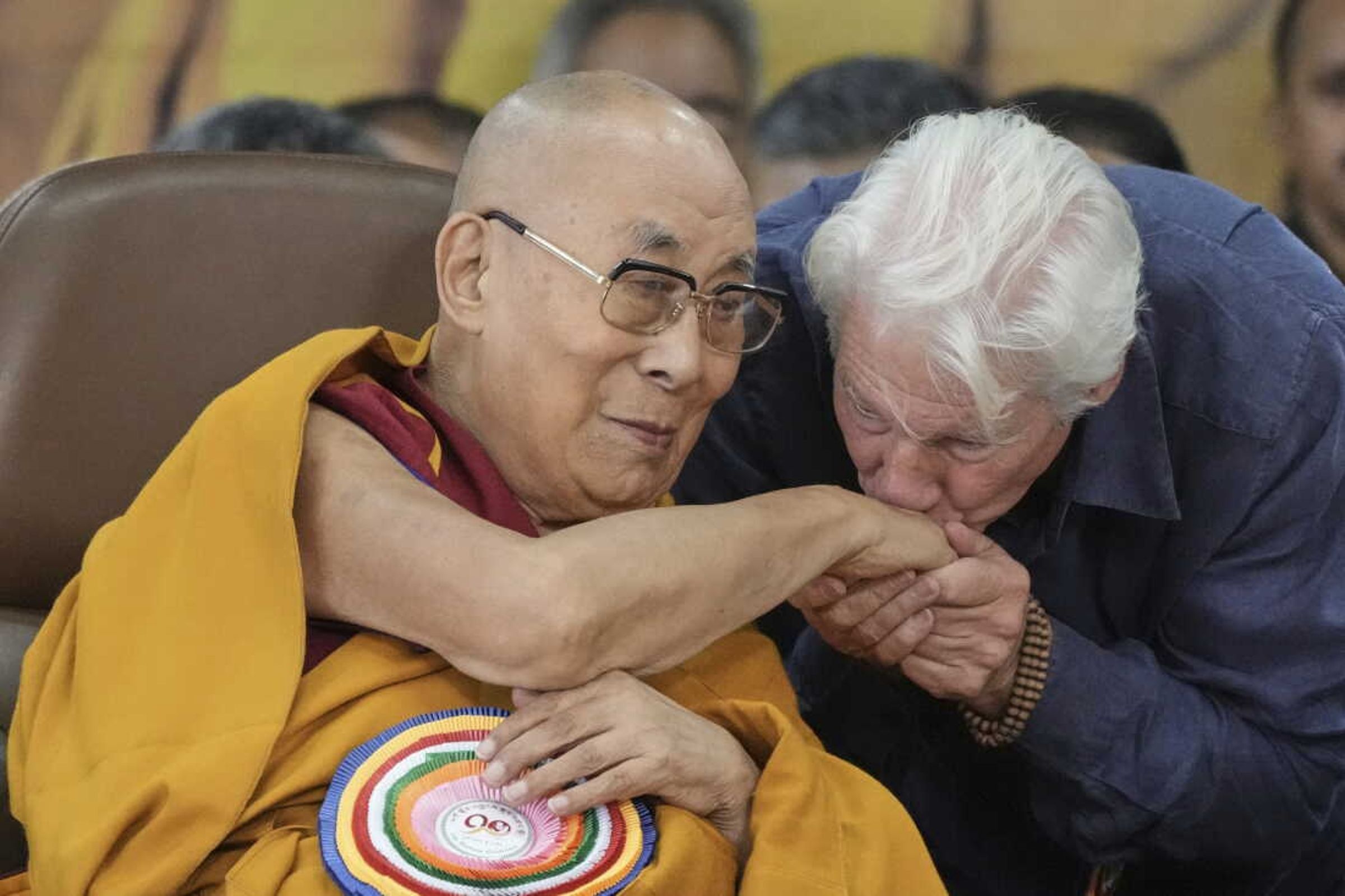 李察吉爾製片《與達賴喇嘛談心》,邀請91歲高齡的第14世達賴喇嘛親自入鏡。(海鵬提供)
