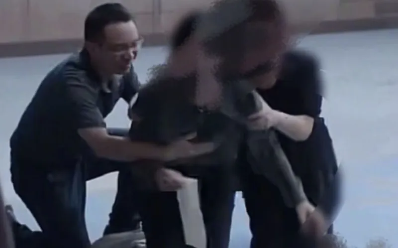 男臨演趁女星拍跪哭戲「伸手抓捏胸部」還偷笑　觀眾看正片傻眼！劇組急下架畫面調查