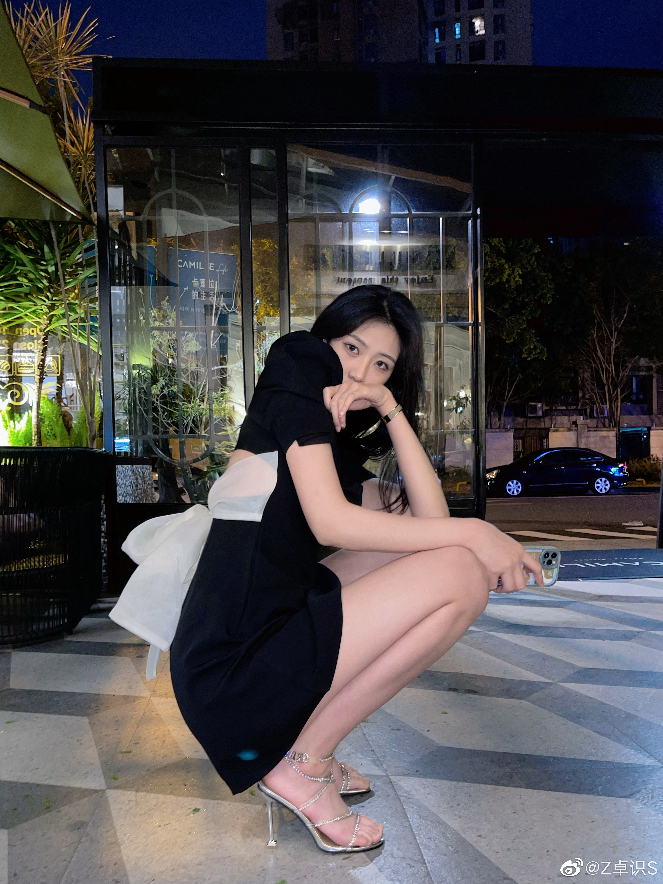 中國女籃球員卓識因清秀臉蛋和190公分修長身材成為嬌點,社群累積不少粉絲。(翻攝自卓識微博)