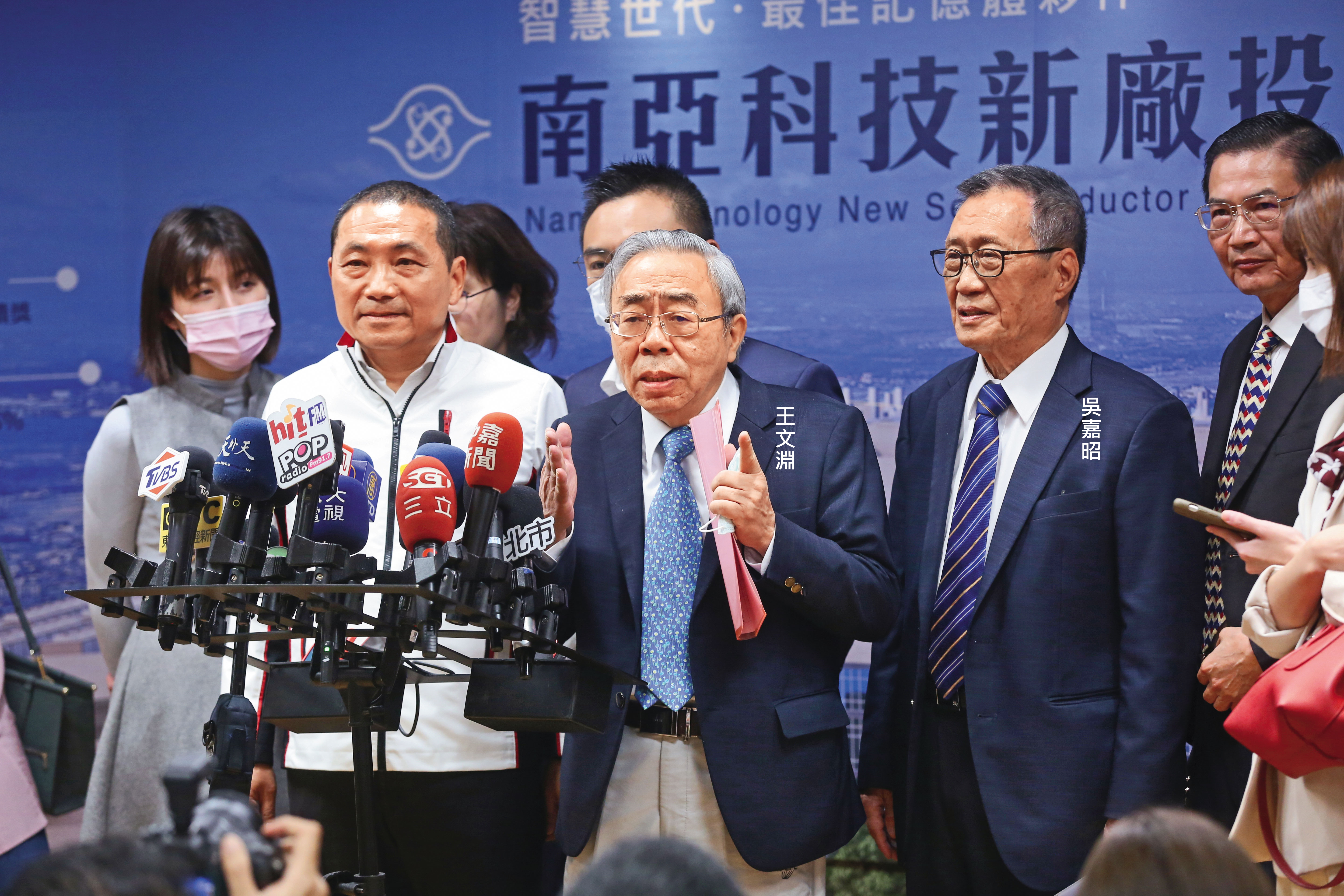王文淵今年8月把台塑集團總裁的位置交棒給吳嘉昭。