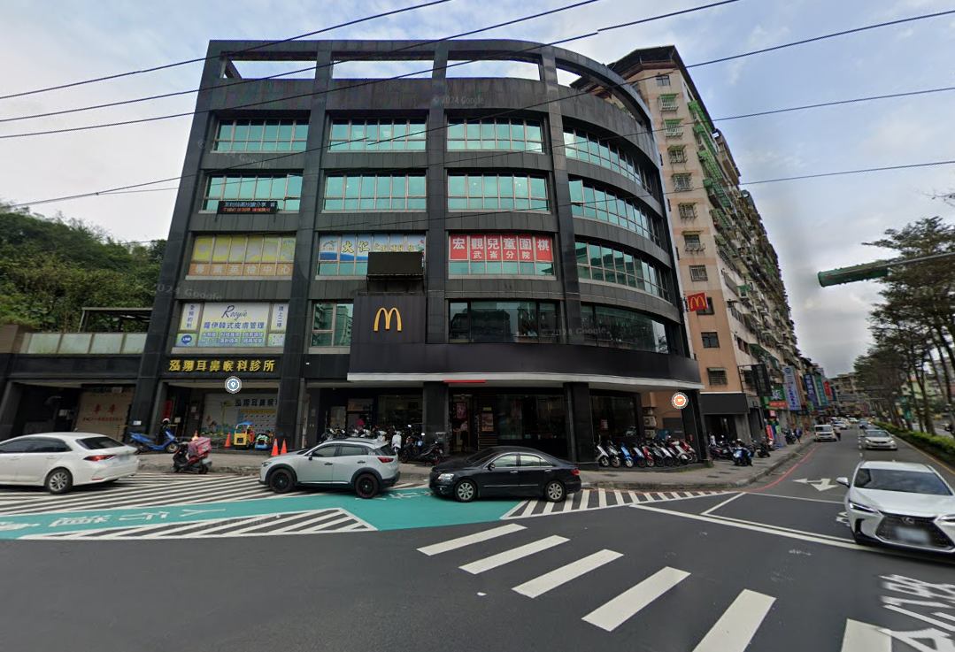 基隆基金一路208巷口於今年1月啟動科技執法，民眾違規臨停滿3分鐘就會被開單。（翻攝Google Maps）