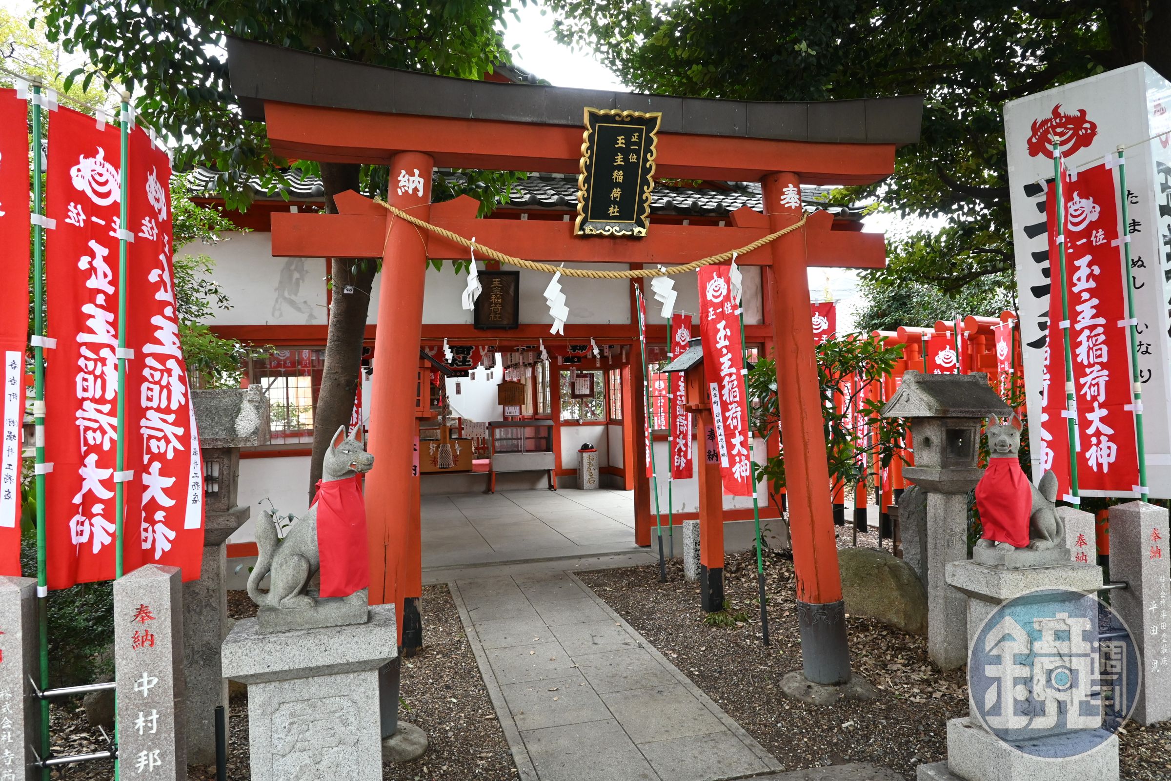 從「庄內通站」步行約十分鐘左右就能抵達伊奴神社。