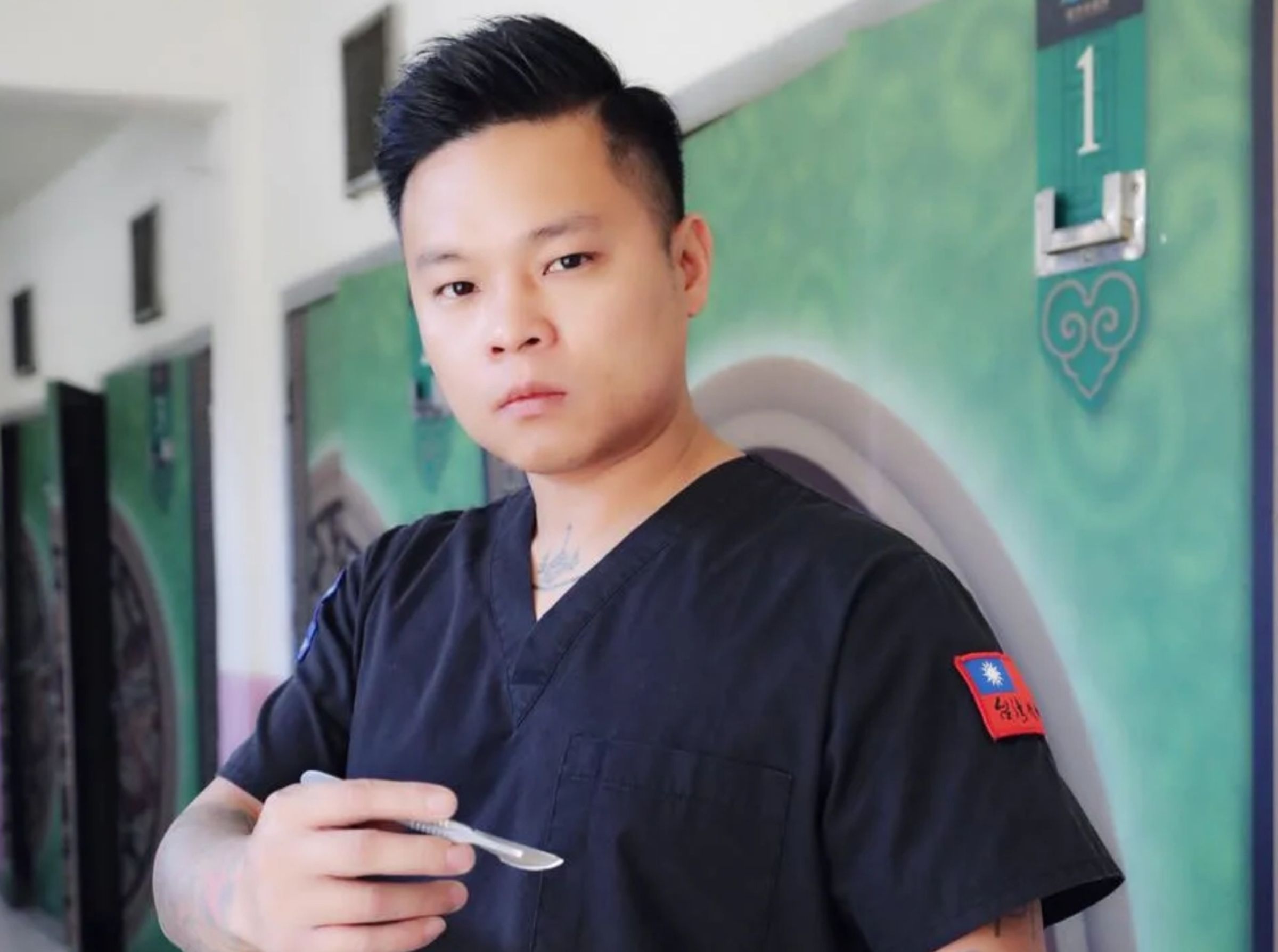陳修將持槍彈逃亡,他主張落網時有說自己有槍,認為符合自首要件,想拚減刑。(翻攝自臉書)