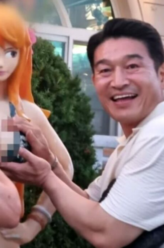 金泰宇被指控經常性騷女助理，還捏娜美的奶。（翻自citytimes.co.kr）