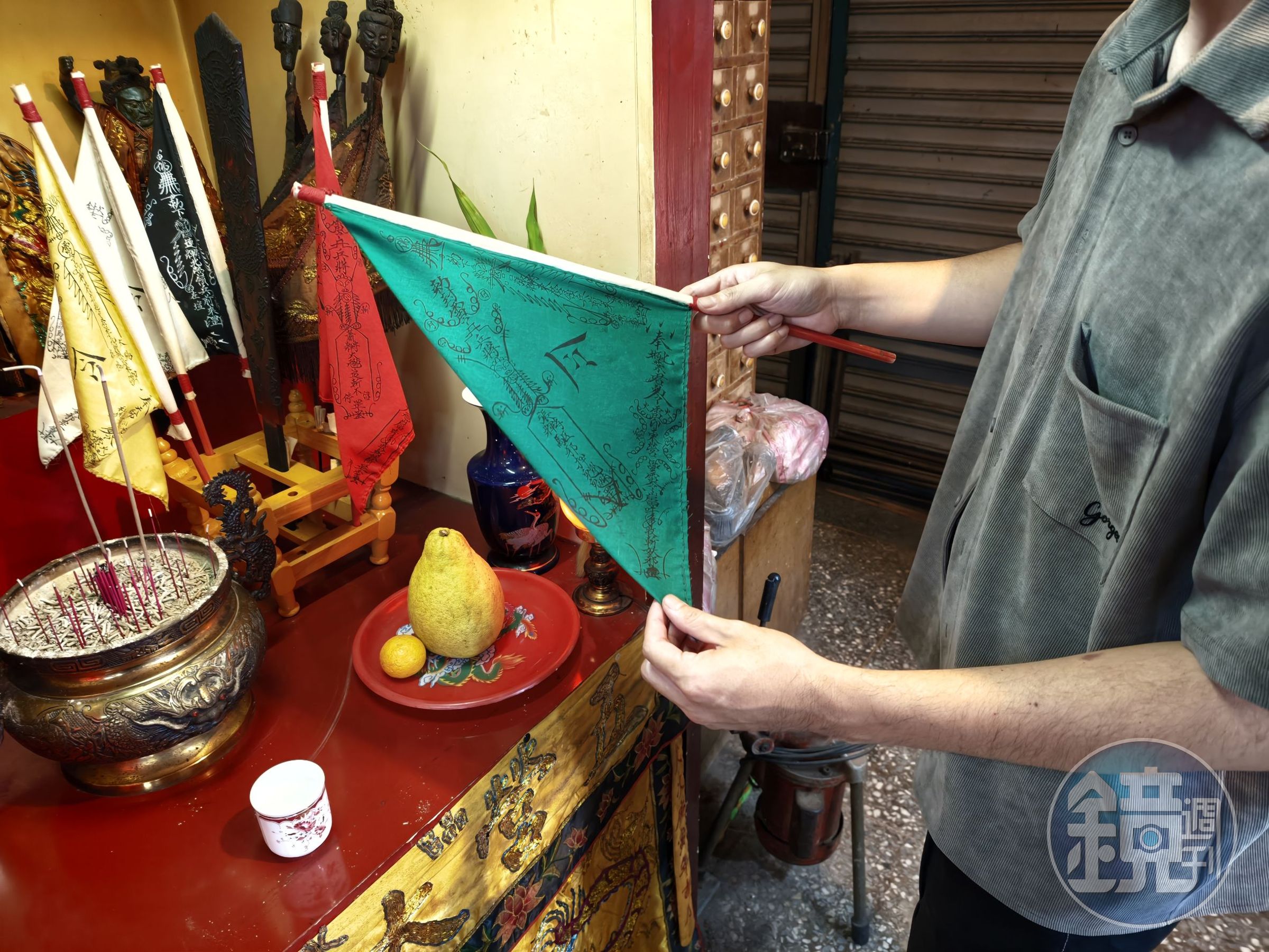 黃連老師與學生們正構想籌組協會,希望透過藝術、文化推廣及公益講座,讓更多人接觸符法。(梁佑全攝)