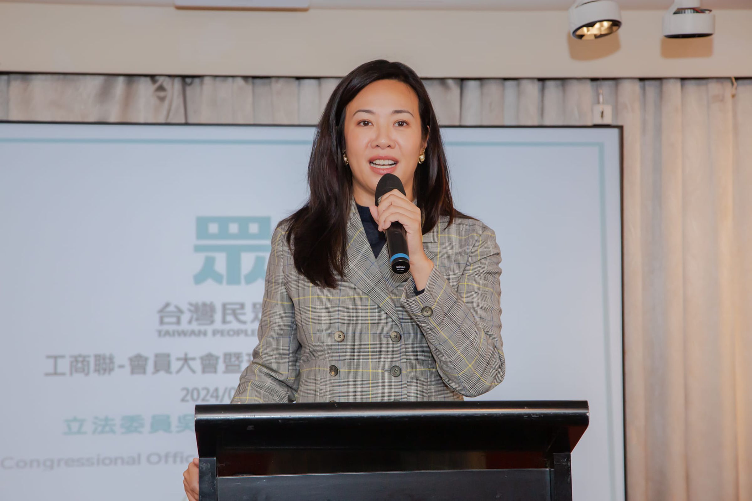 吳欣盈結束456天立委生涯,將回鍋當新壽慈善基金會董事長。(翻攝吳欣盈臉書)