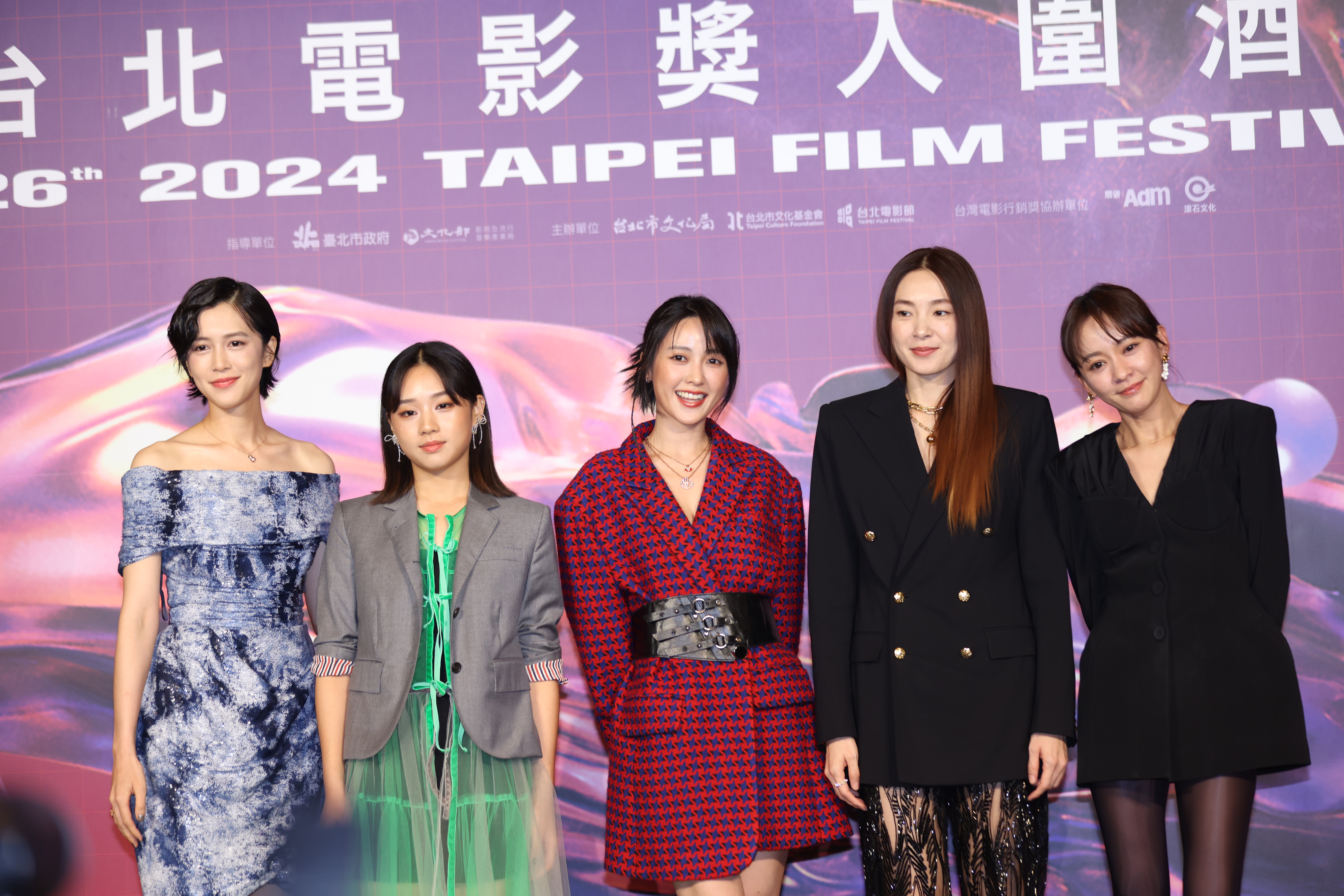 最佳女配角入圍者劉奕兒（左起）、湯詠絮、林艾璇、曾珮瑜與陳意涵。