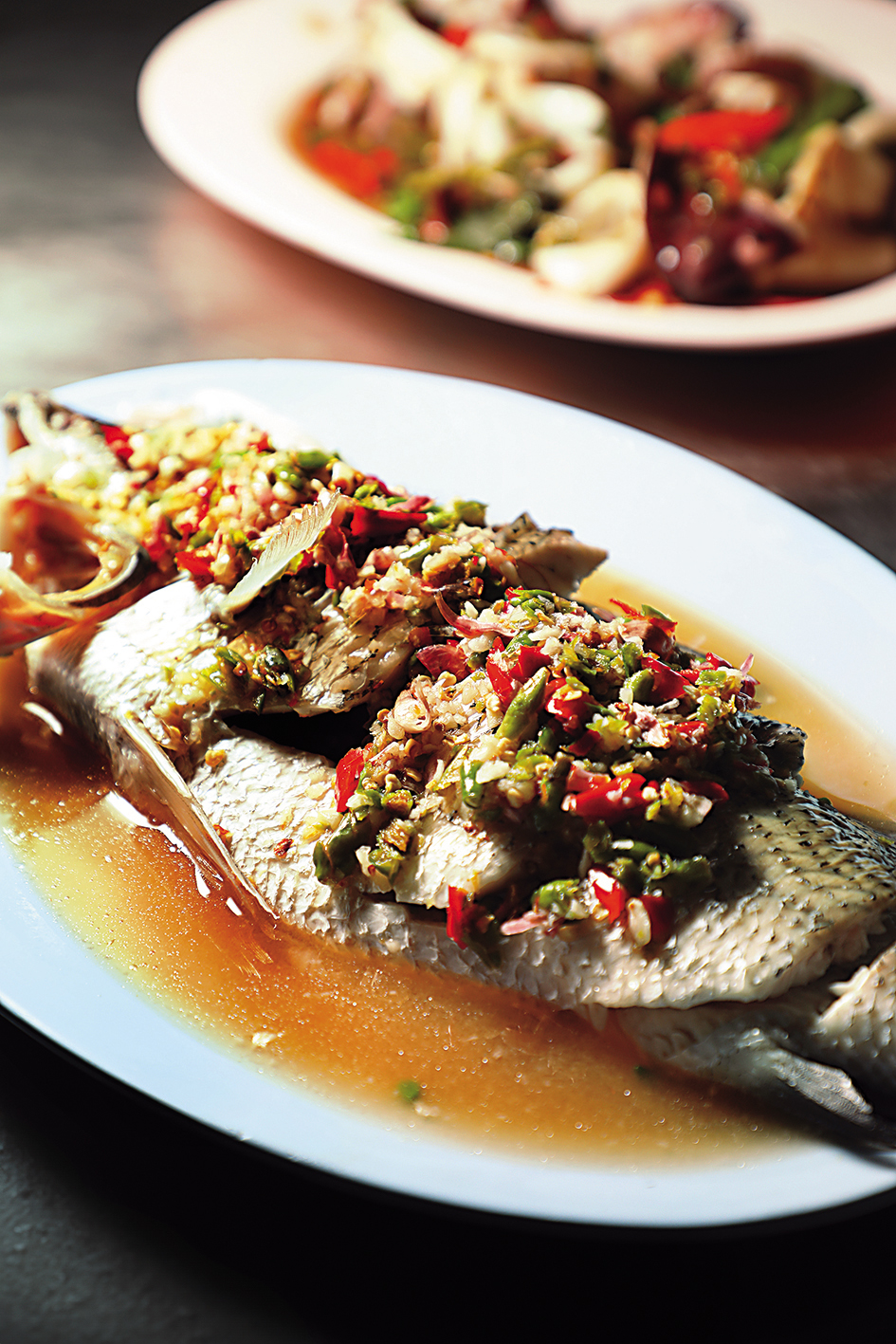 「清蒸檸檬魚」非常新鮮,酸辣可口。(350泰銖/份,約NT$308)