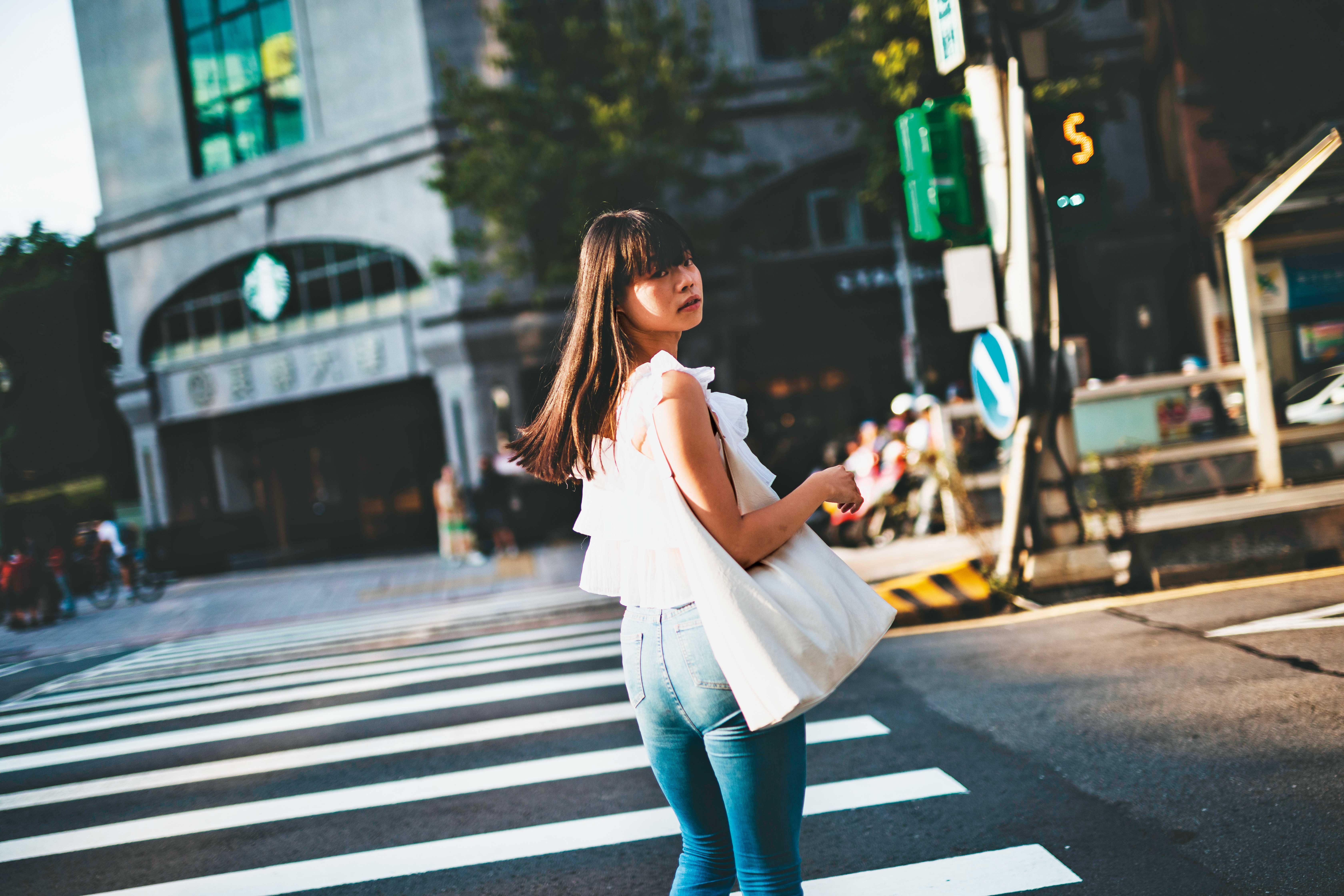 Vivi說跨性別未必有醫療需求，她也經營YouTube頻道「長腿辣妹VV」分享自己的經驗。