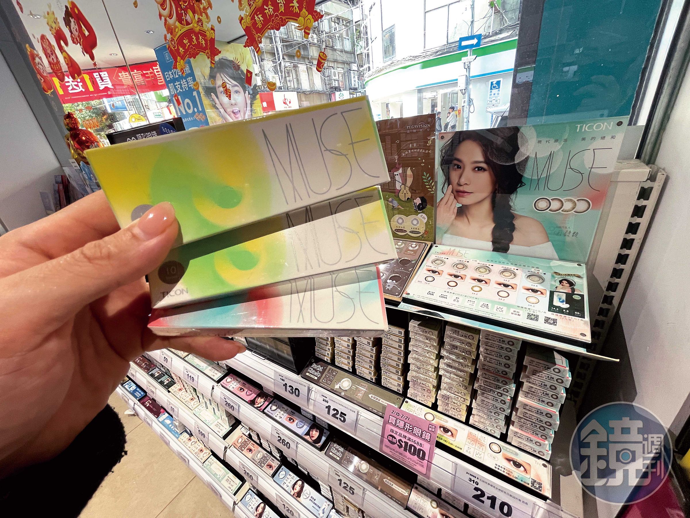2006年切老發現隱形眼鏡品牌帝康，是精華光學設計和生產，他馬上進場投資。