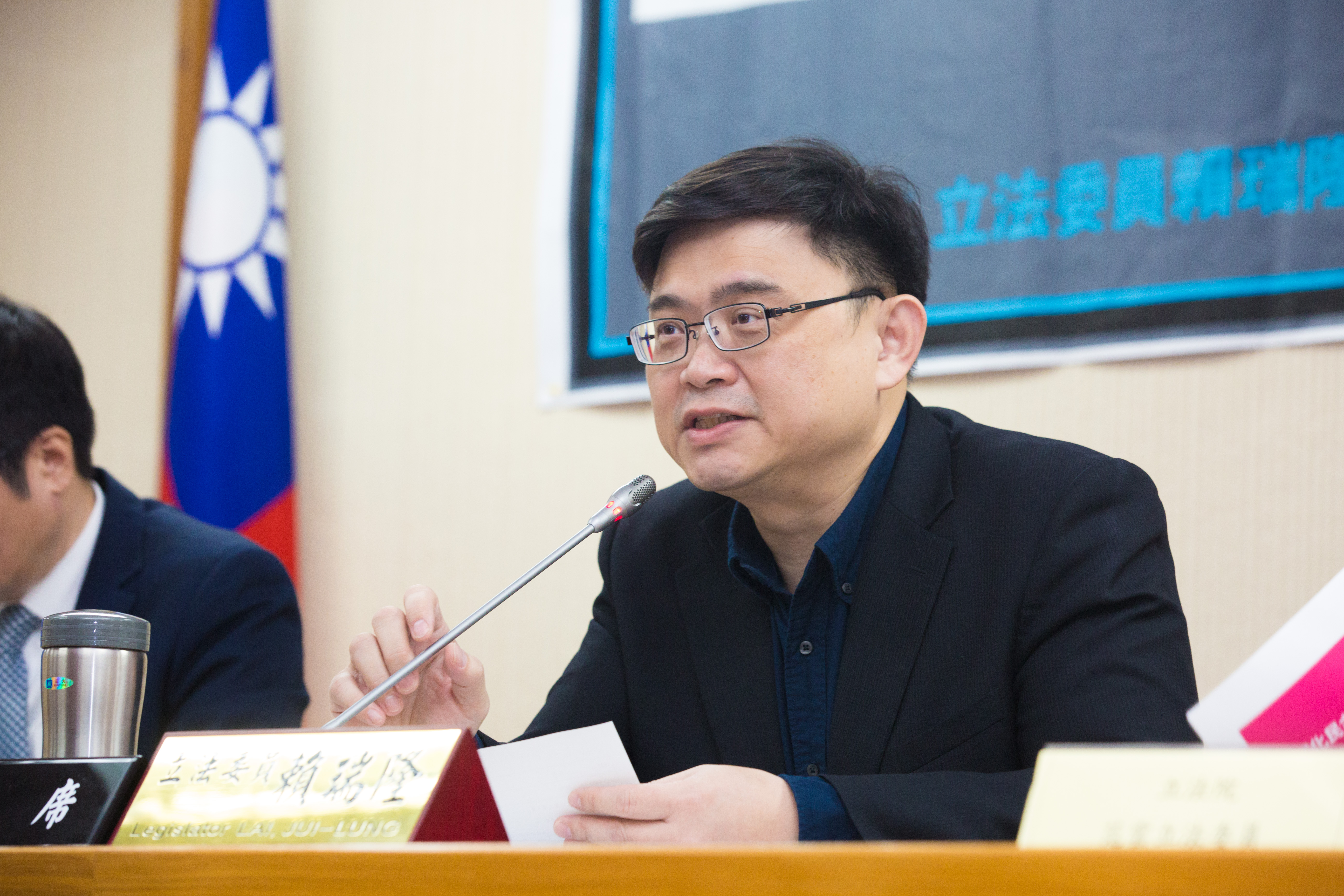 民進黨中評會主委、立委賴瑞隆今表示，面對中共利誘威脅，呼籲所有黨員都應該得嚴守法律黨紀。（本刊資料照）