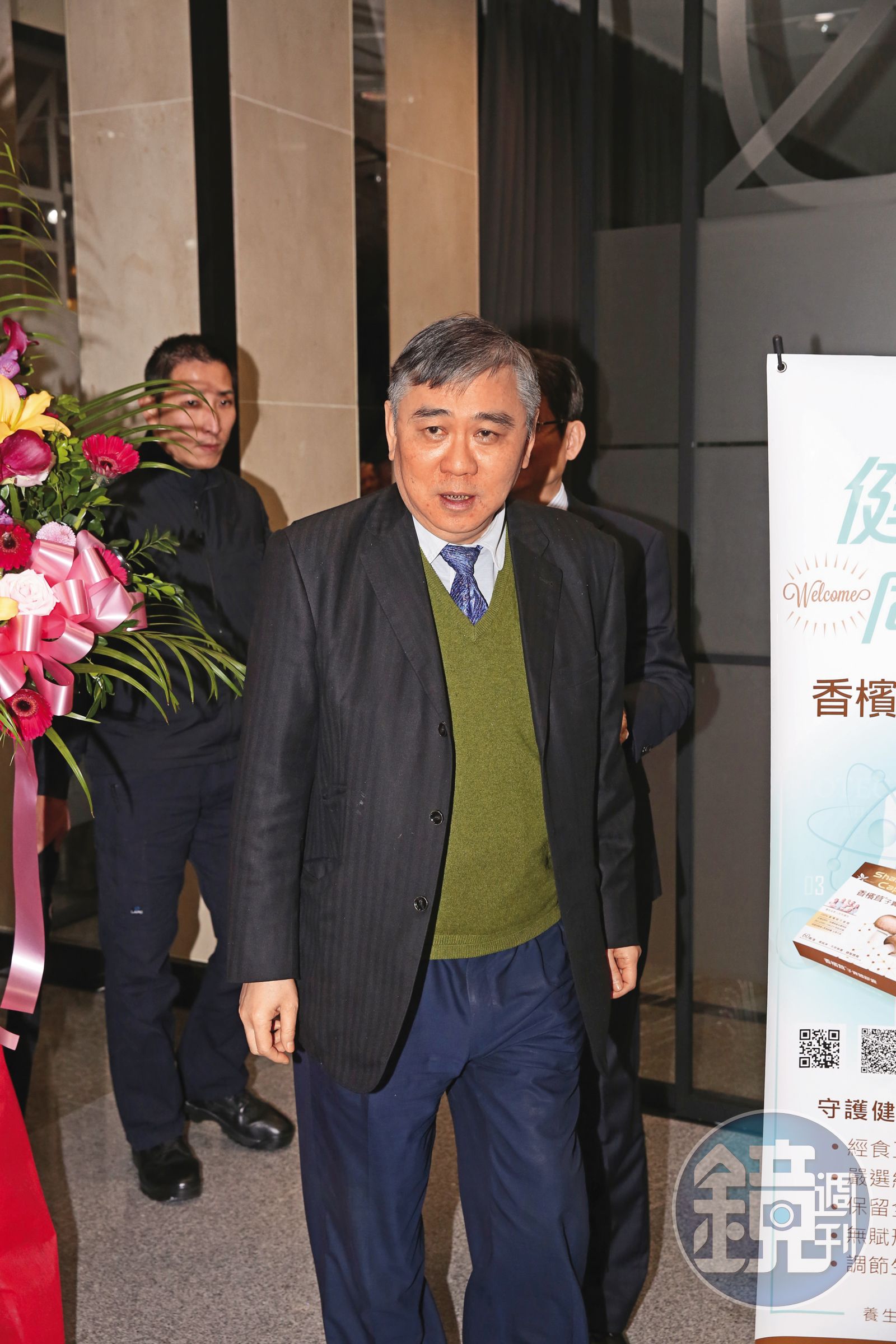 王文洋面臨認親官司,擔心遭設局,已付出上千萬元現金給宋女