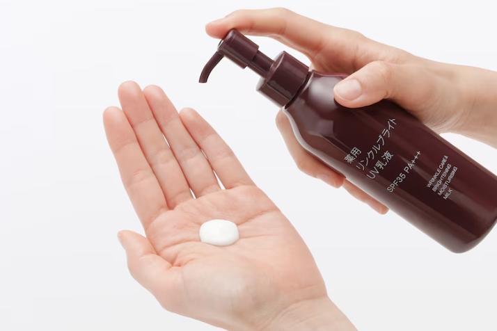 MUJI針對旗下熱銷新品「藥用亮白抗皺乳液」發布重要公告。（翻攝自日本無印良品官網）