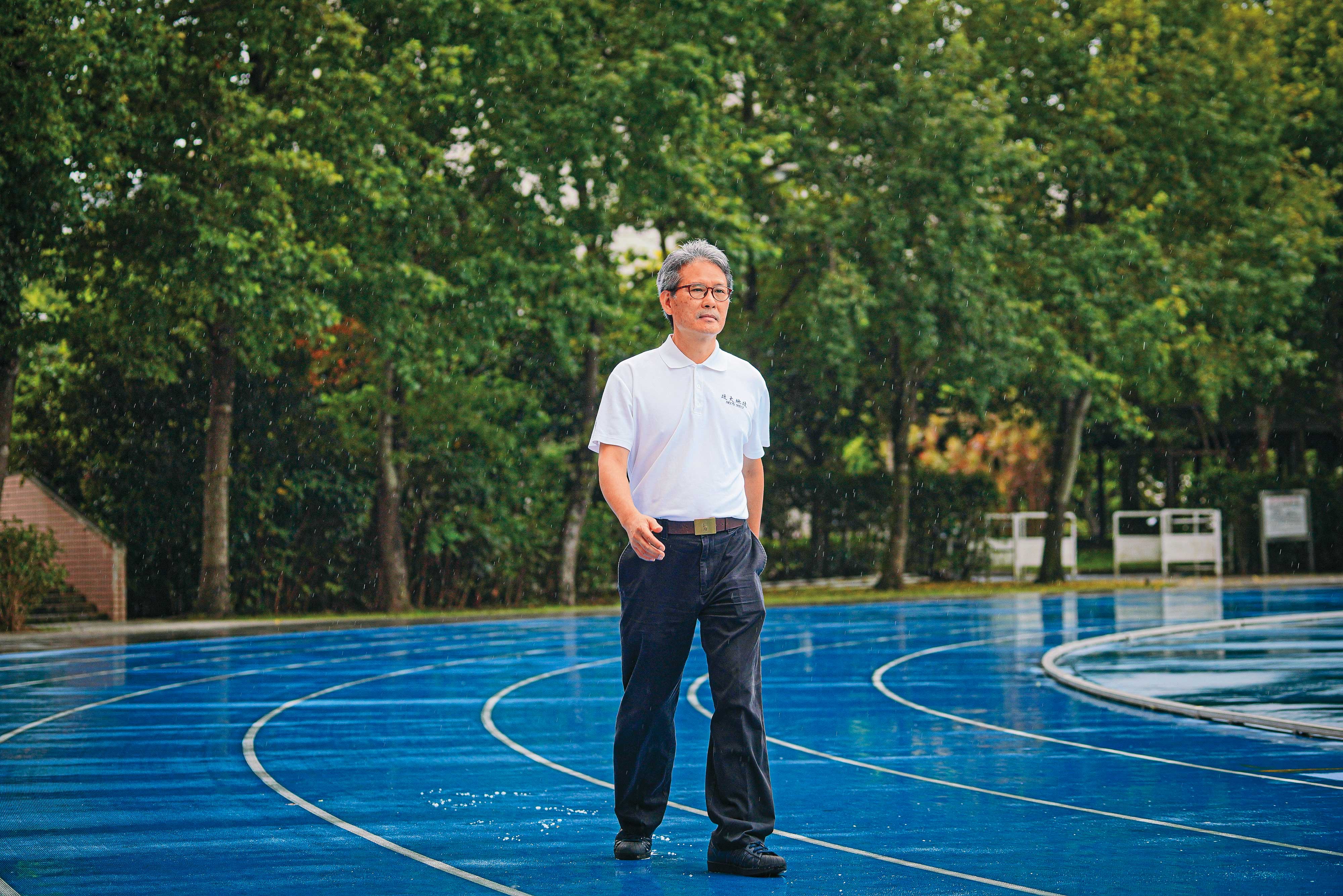 政大教授林左裕投資不靠感覺，他抓出一條線嚴審公司獲利能力，精準進出。