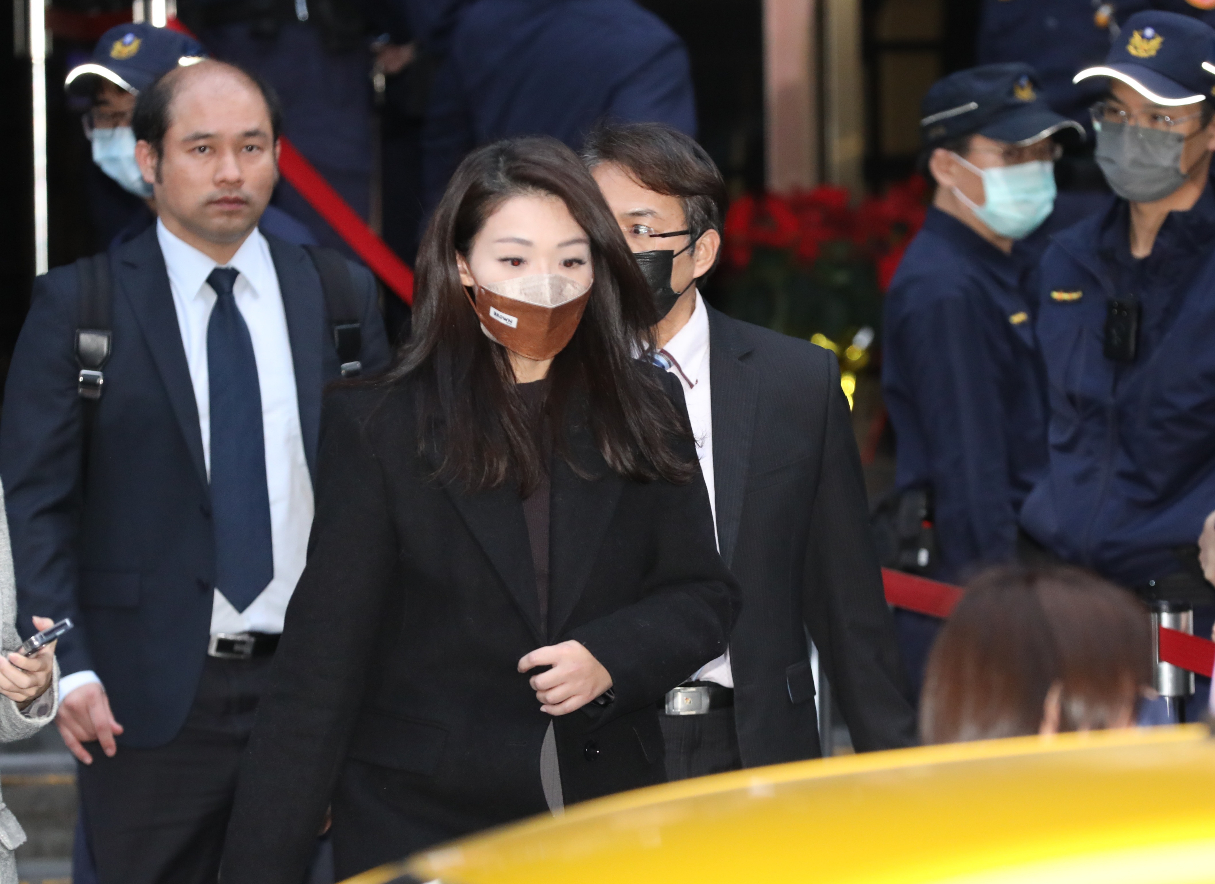 高虹安辯護律師今要求勘驗4名被告當時的訊問影音檔，並提出4大質疑批檢方有誘導、筆錄記載不實之嫌。