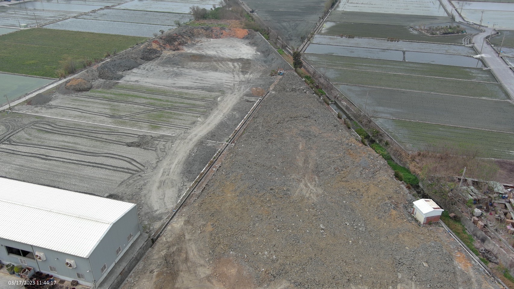遭汙染的田地達3萬6000平方公尺。(警方提供)