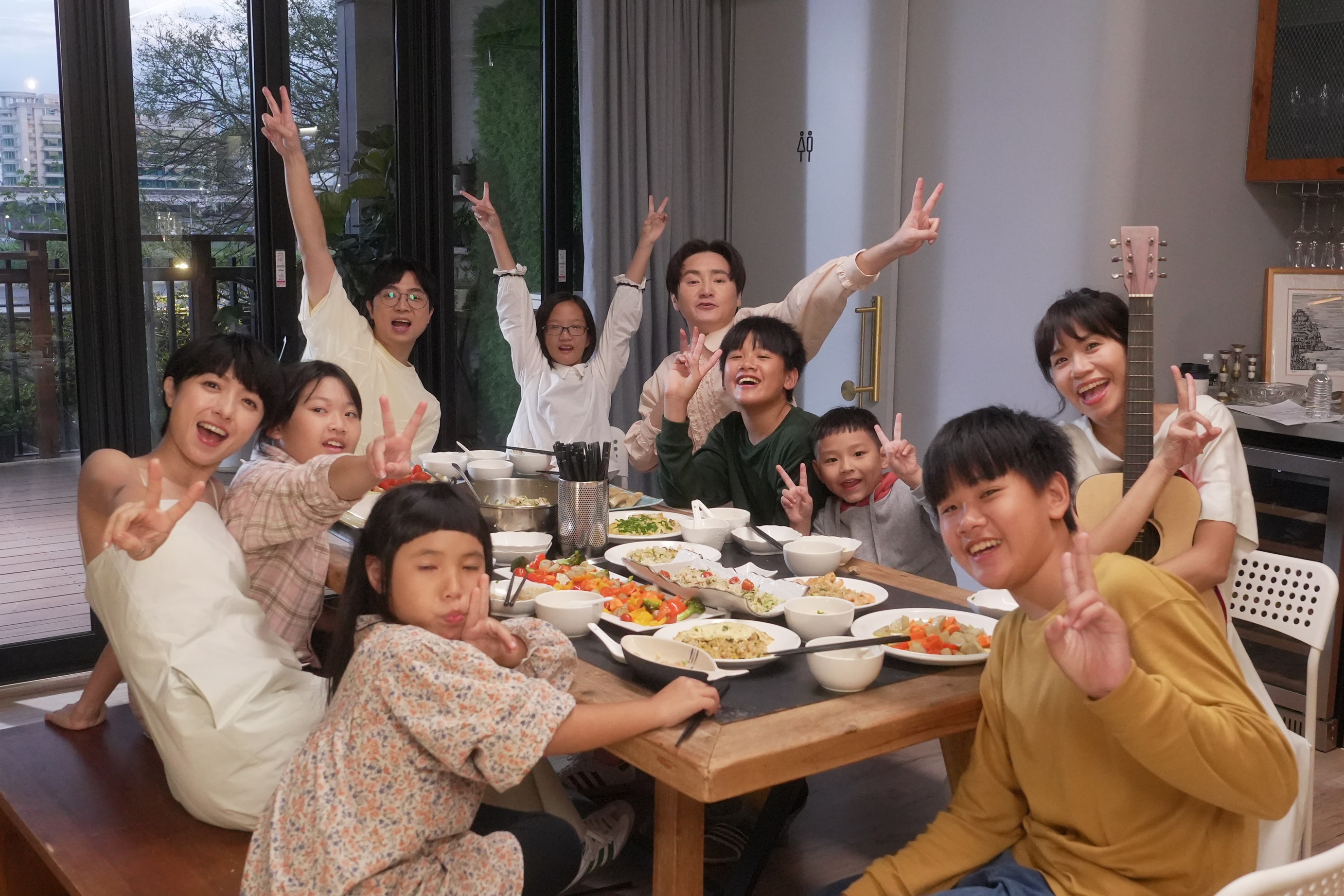 旺福新年單曲〈呷飽未〉攜手樂扶基金會關心偏鄉孩童。（旺福愛你提供）