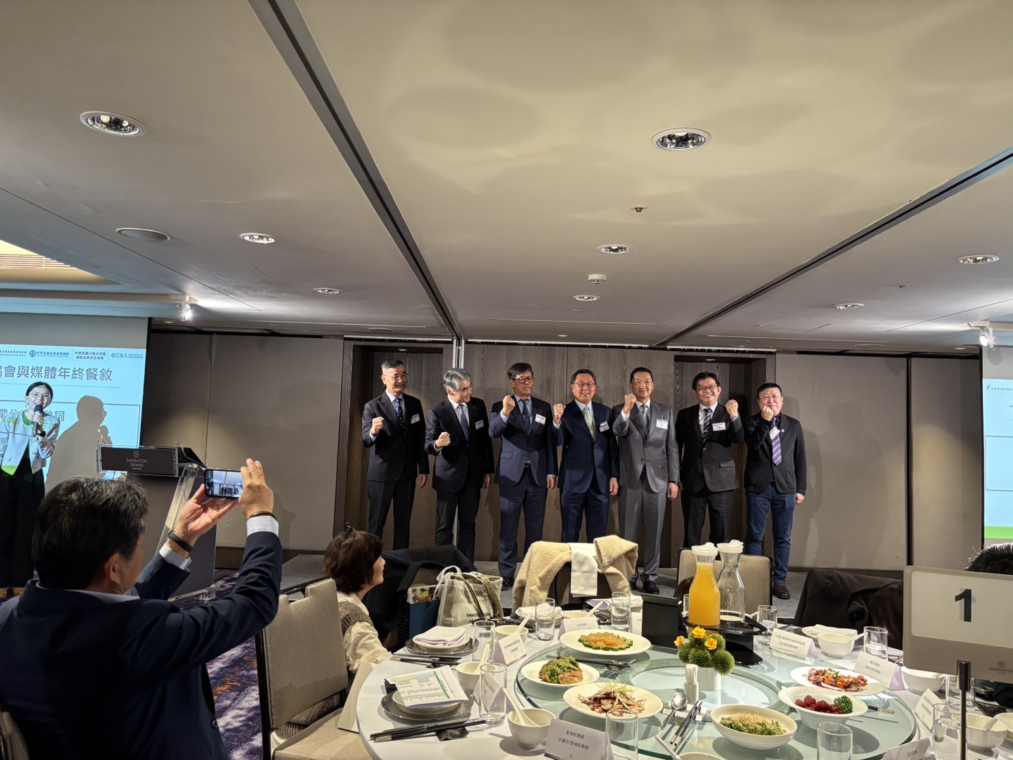 太陽光電產業七大公協會共同發出警訊，若光電能源政策持續走向僵化與嚴苛，不僅將導致能源轉型目標大幅倒退，更會動搖台灣在全球綠色供應鏈中的戰略地位。