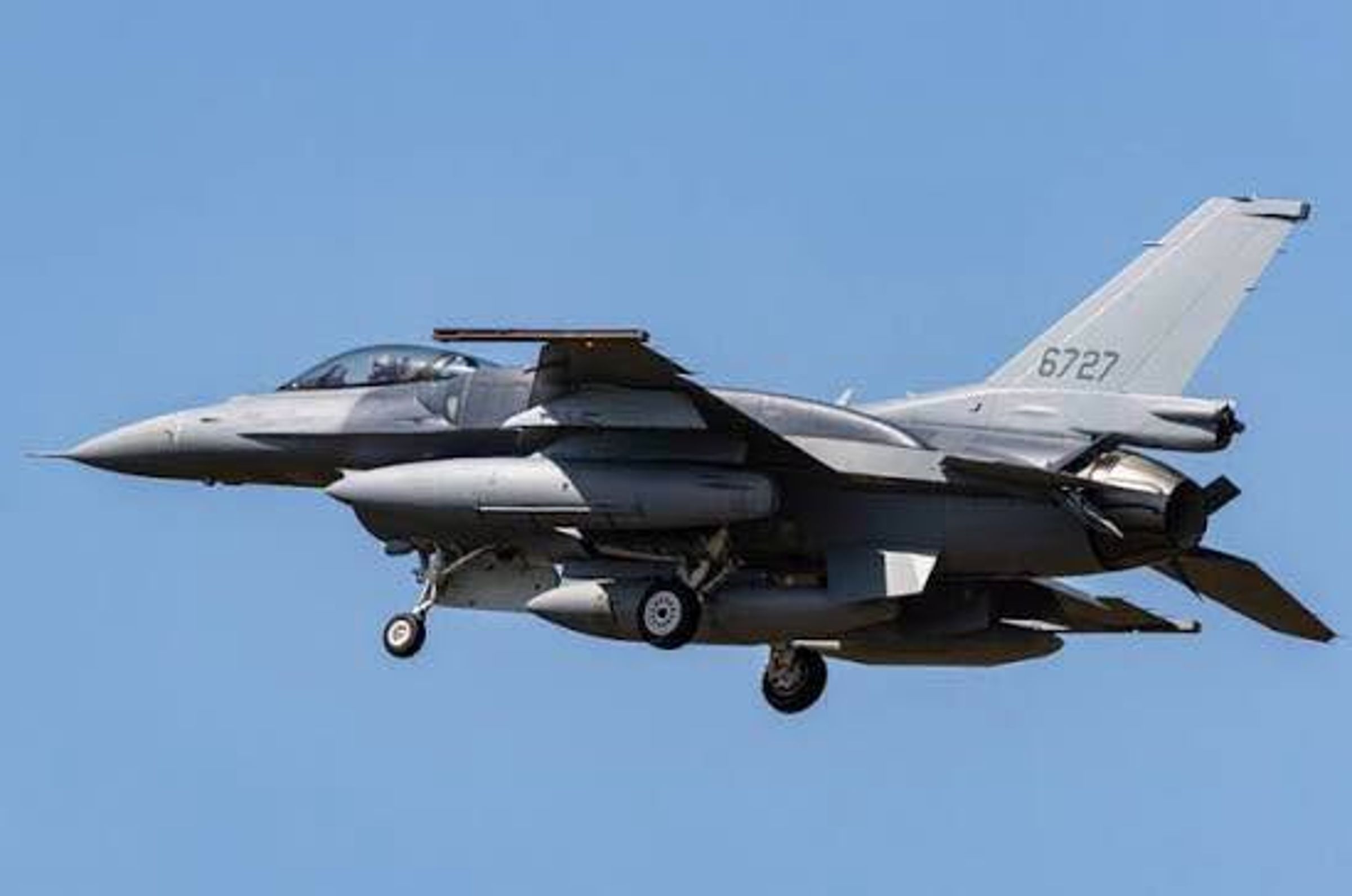 台灣對美採購的F-16V戰機今將有2架飛抵台東志航基地。(翻攝自王定宇臉書)