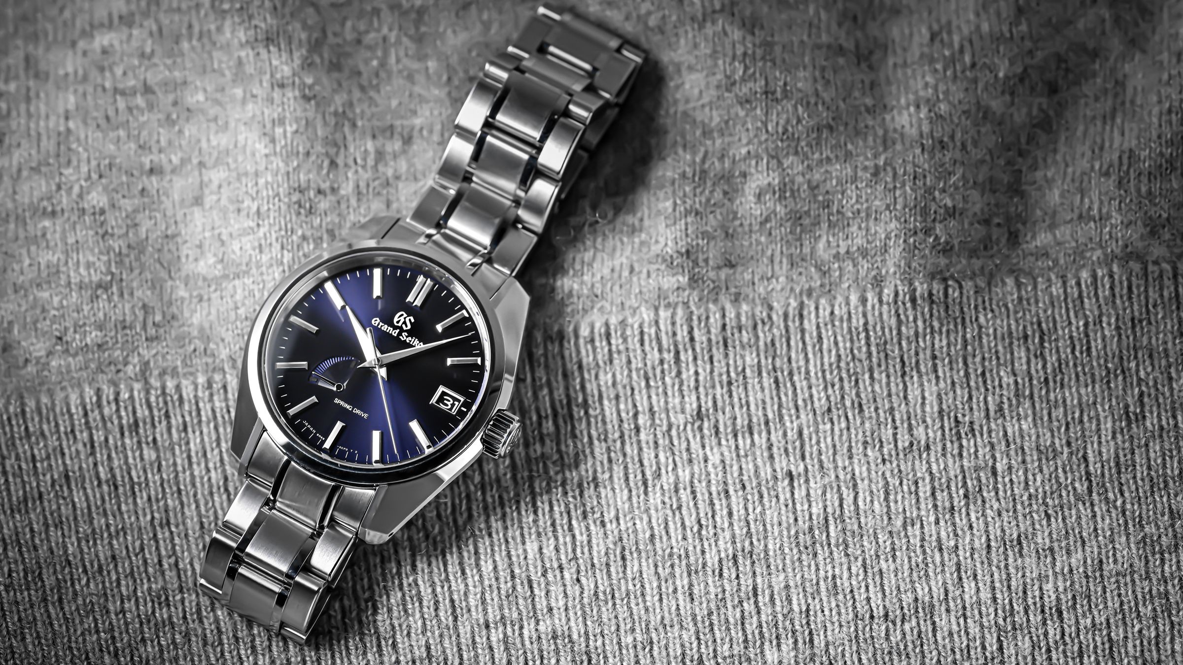 GRAND SEIKO Heritage Collection｜SBGA375／錶徑40mm／不鏽鋼材質／時、分、秒、日期、動力儲存指示／9R65 Spring Drive自動上鍊機芯／動力儲存約72小時／定價NT$170,000。