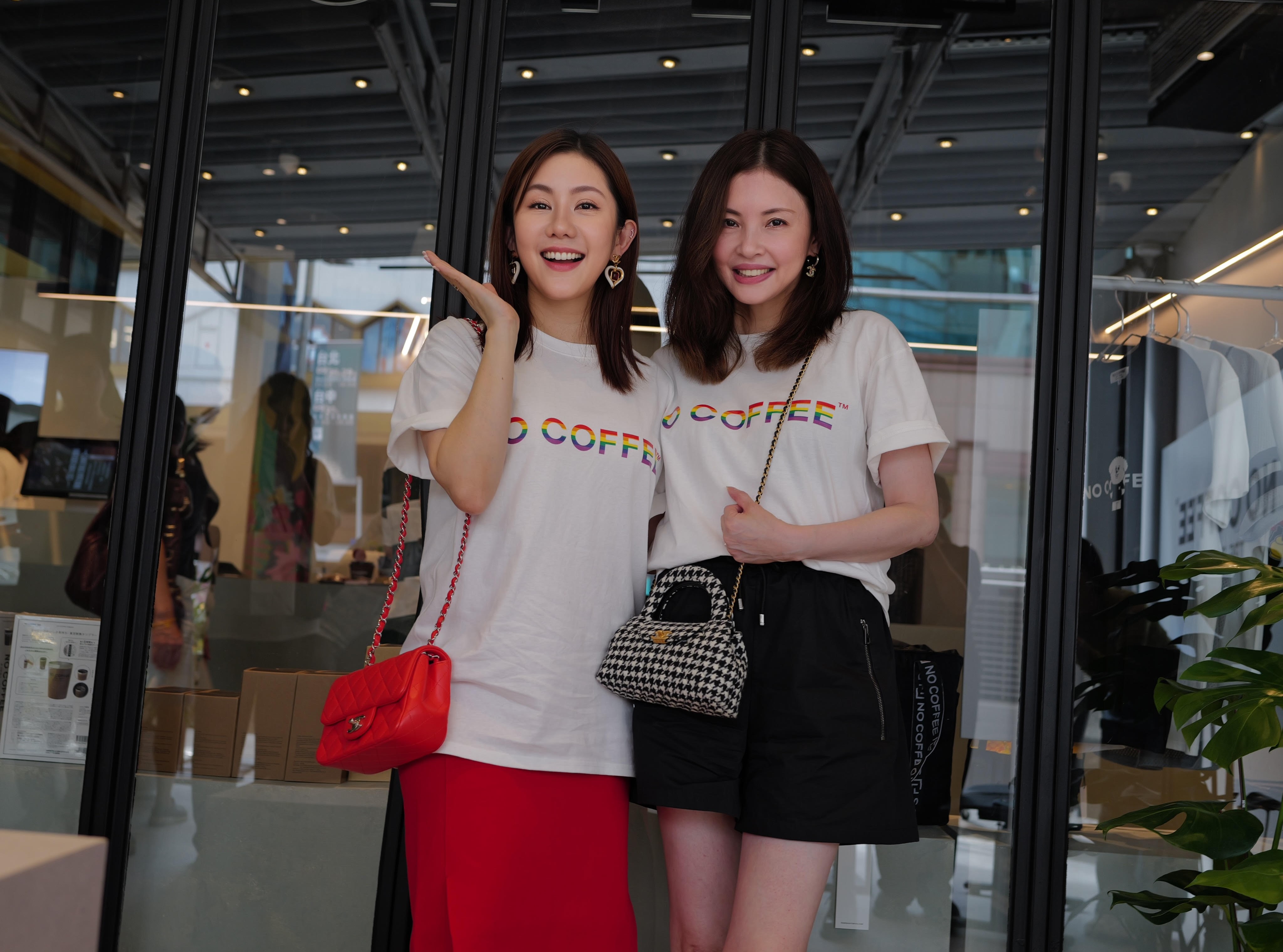 何如芸和王宇婕今出席好友的日本潮牌咖啡開幕。（無敵影業提供）