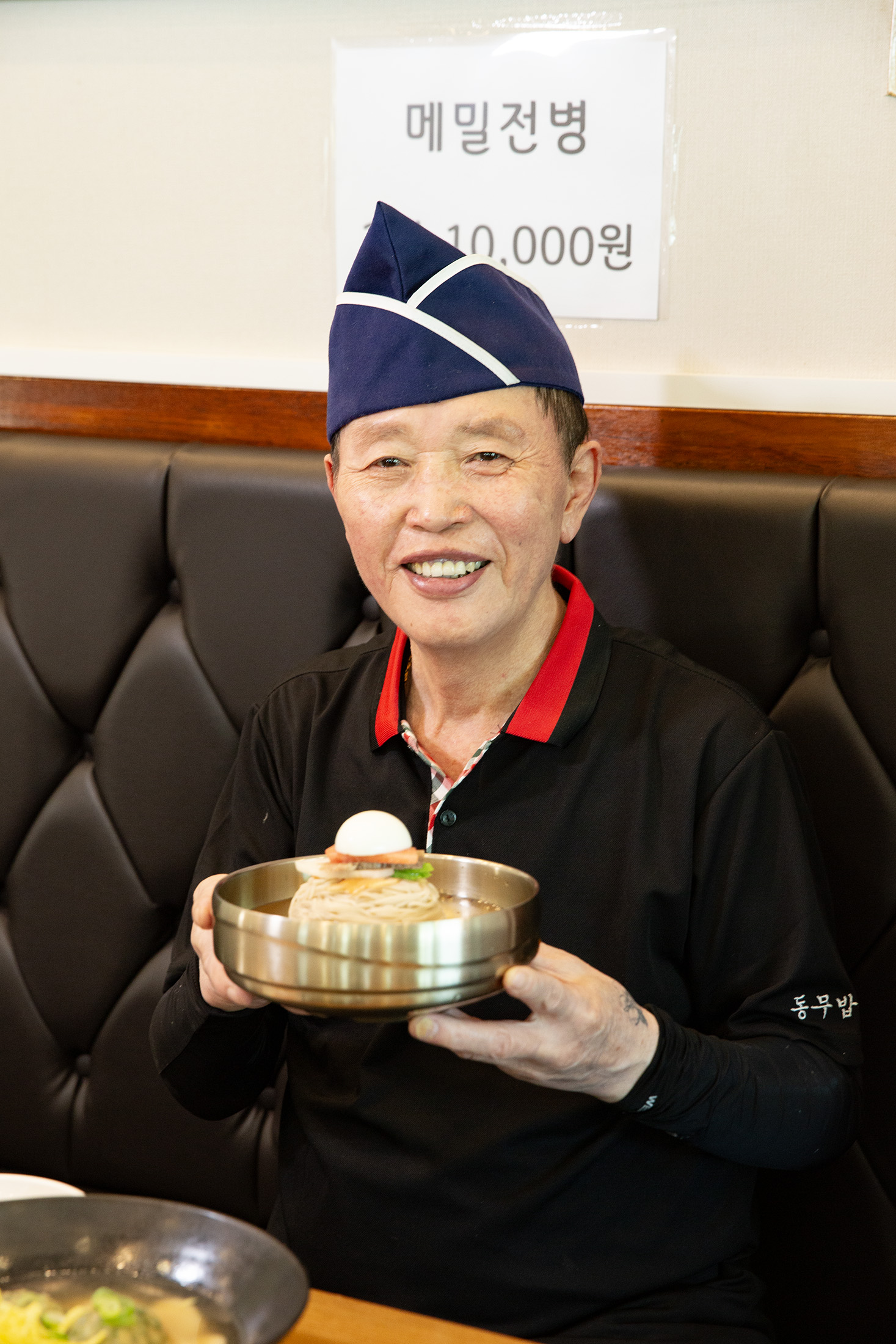 主廚尹鍾哲從在北韓專門宴請外賓的高級餐廳「玉流館」歷練，現在也將他所學的平壤美味帶到南韓。