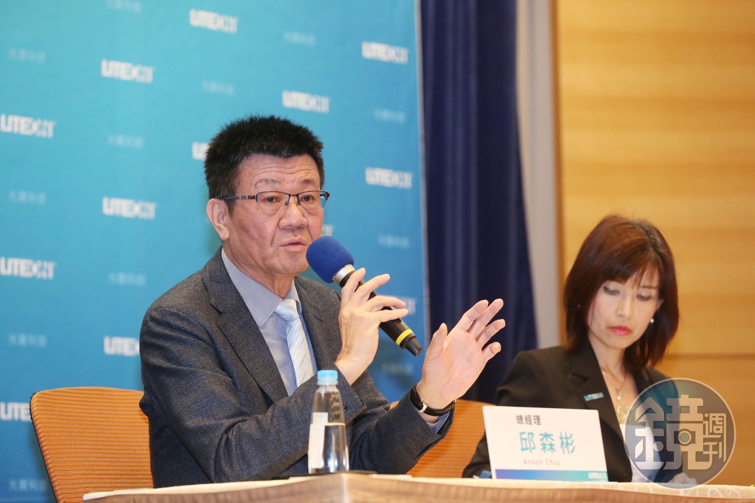 光寶科總經理邱森彬(左)認為,明年第二季AI伺服器缺料獲得解決。