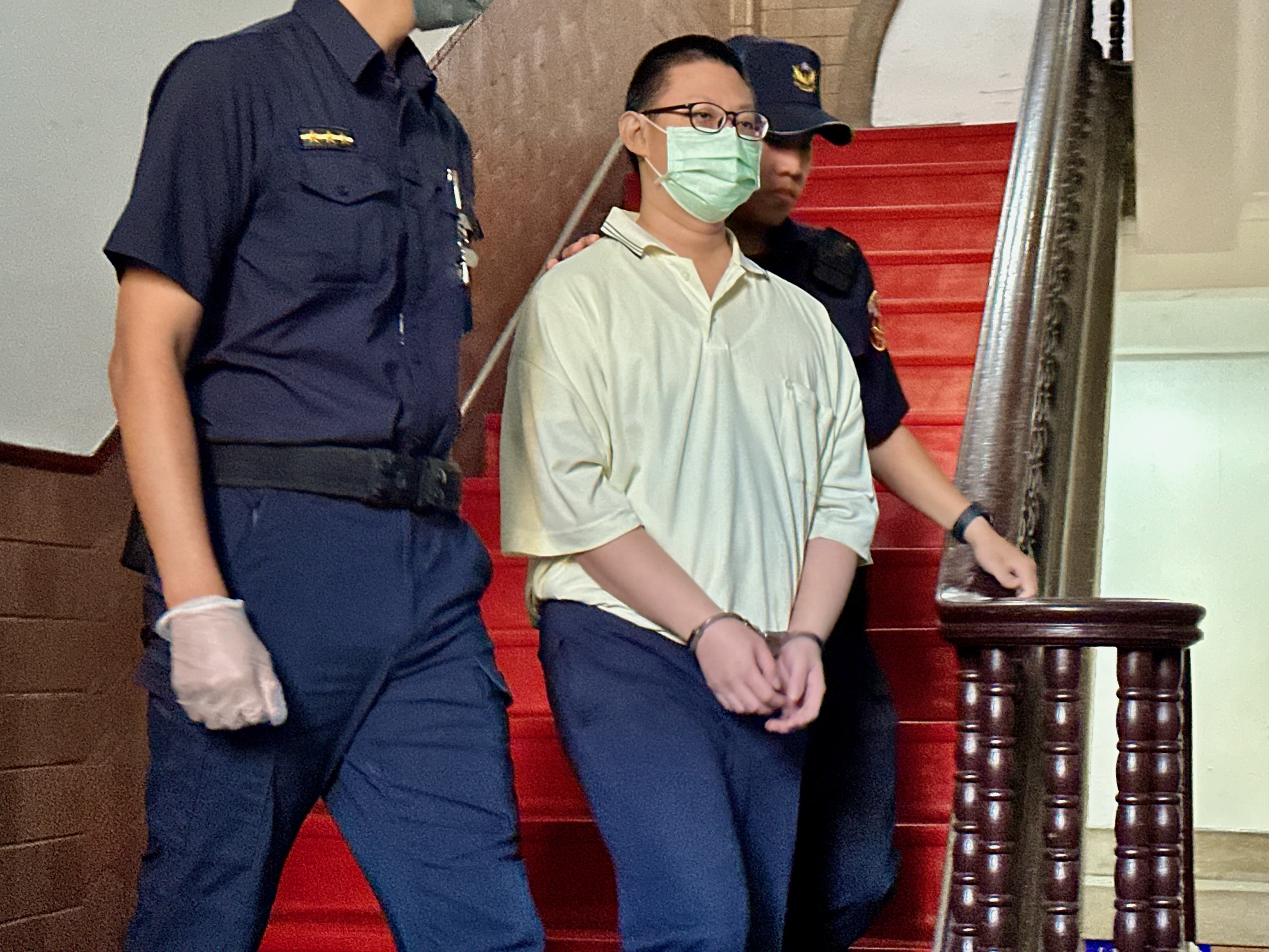 私立培諾米達幼兒園惡狼毛畯珅一審遭判28年後上訴二審求輕判，今出庭未回應是否認罪及認錯。