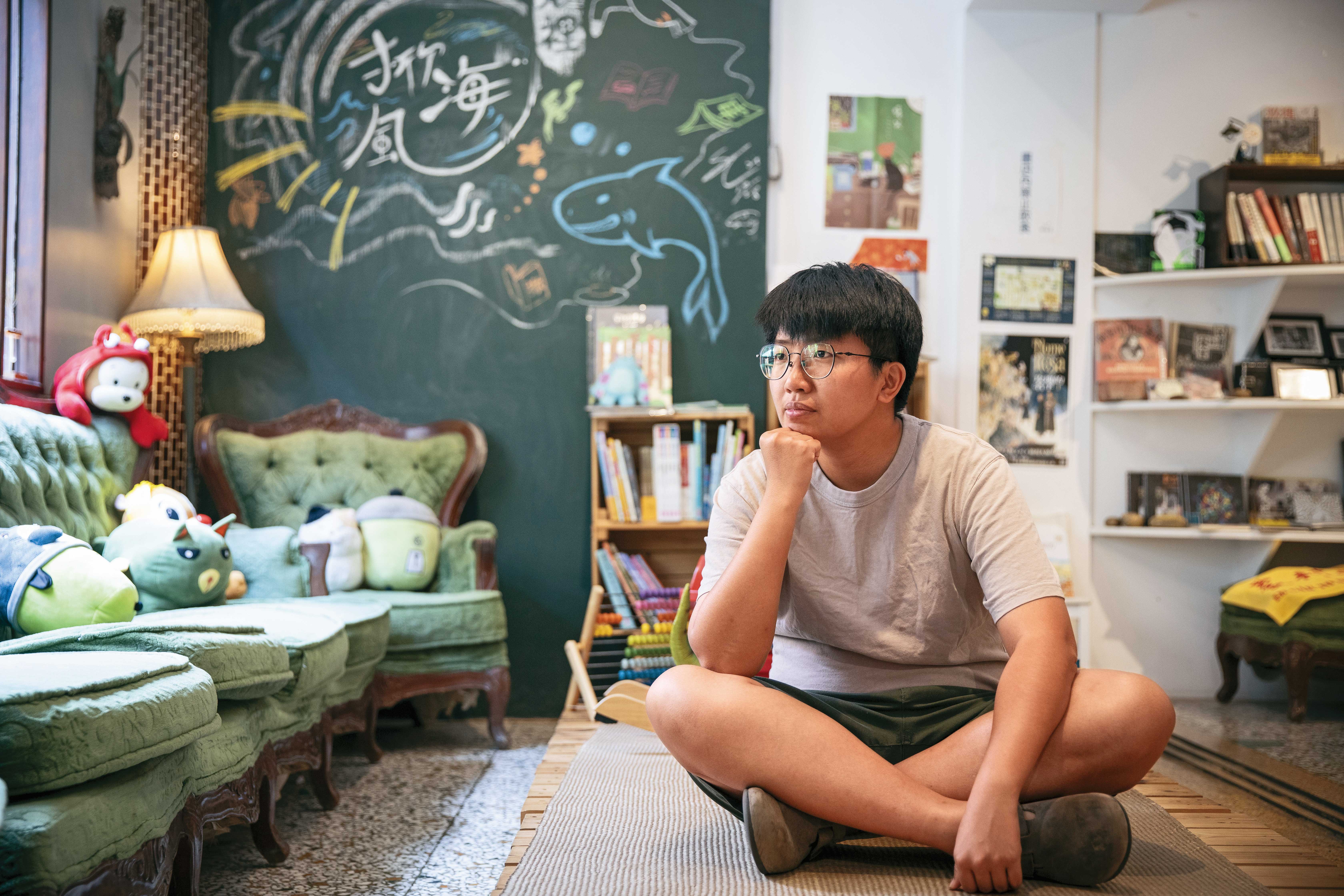 林秀芃（圖）與劉育育共同創辦苑裡掀海風、獨立書店掀冊店。