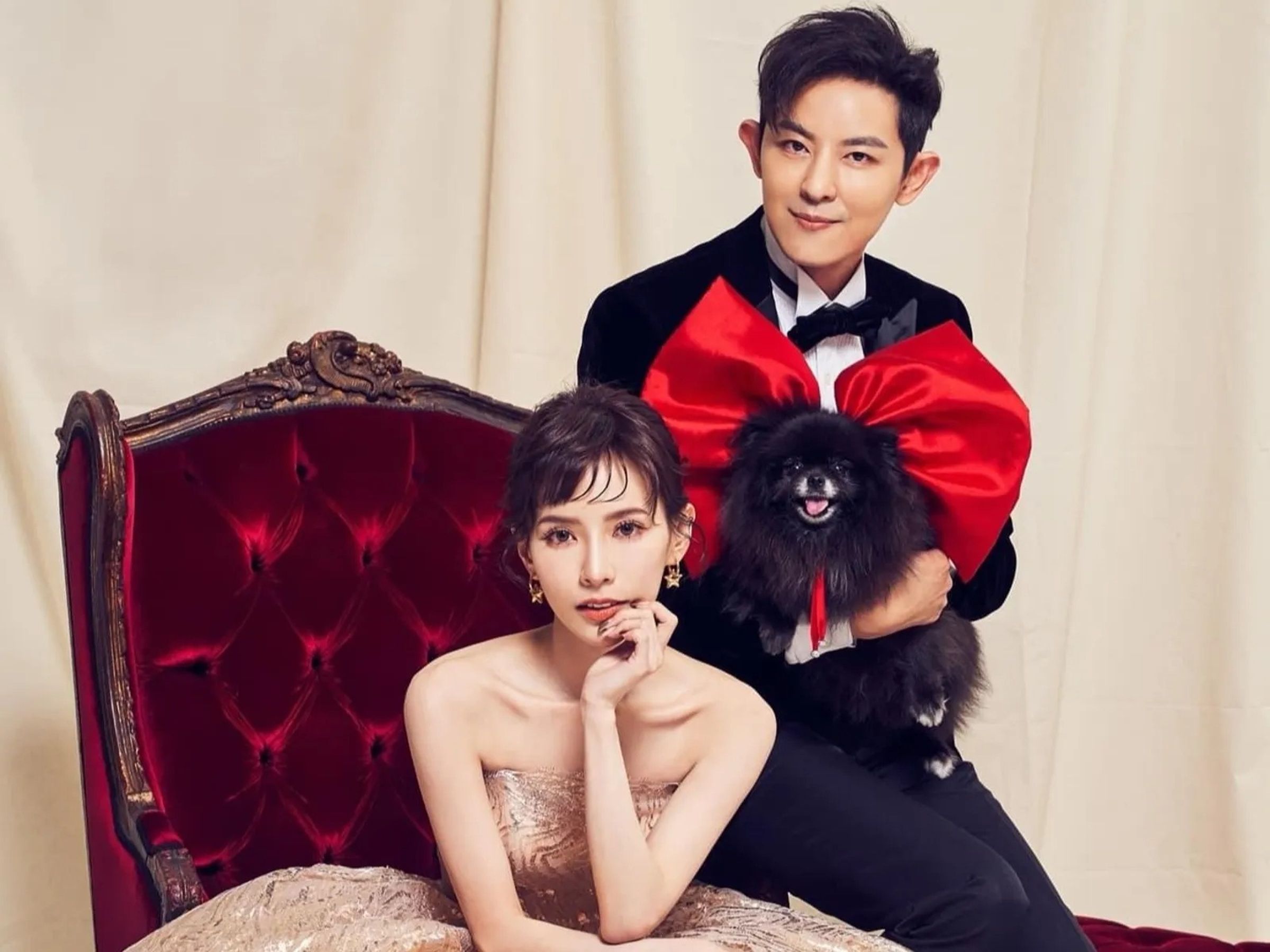 敖犬向空姐女友FaFa（發發）求婚成功，之後買下台中價值4千多萬的婚房。（翻攝自敖犬臉書）