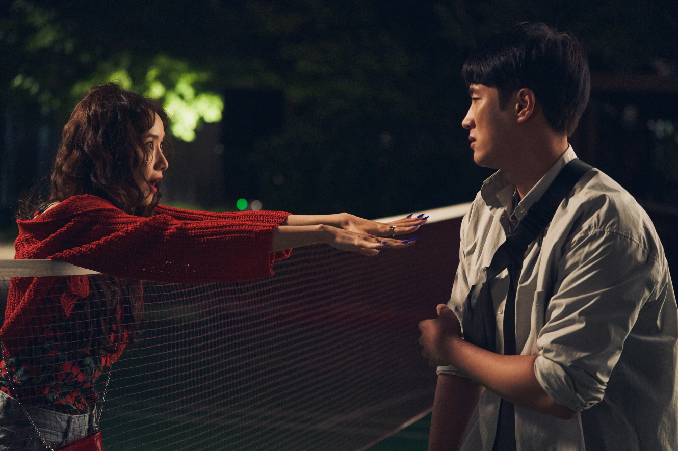 林潤娥挑戰漢江跳水驚險場景,完全不依賴CG特效。(車庫娛樂提供)