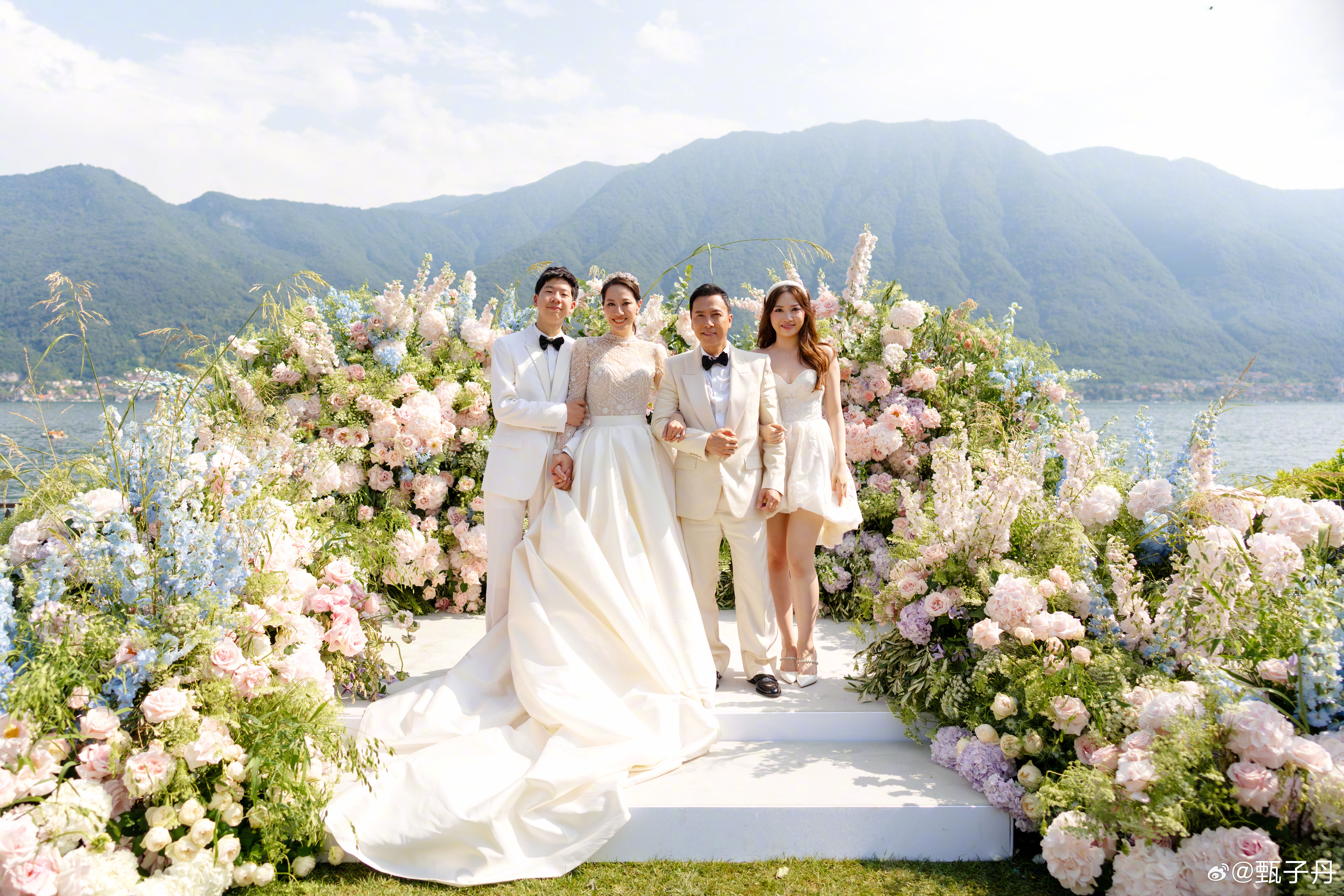 甄子丹為補償當年低調成婚，在結婚20週年之際，為妻子汪詩詩在義大利科莫湖補辦奢華婚禮，出動快艇豪車，還有美麗的莊園。（翻攝自甄子丹微博）