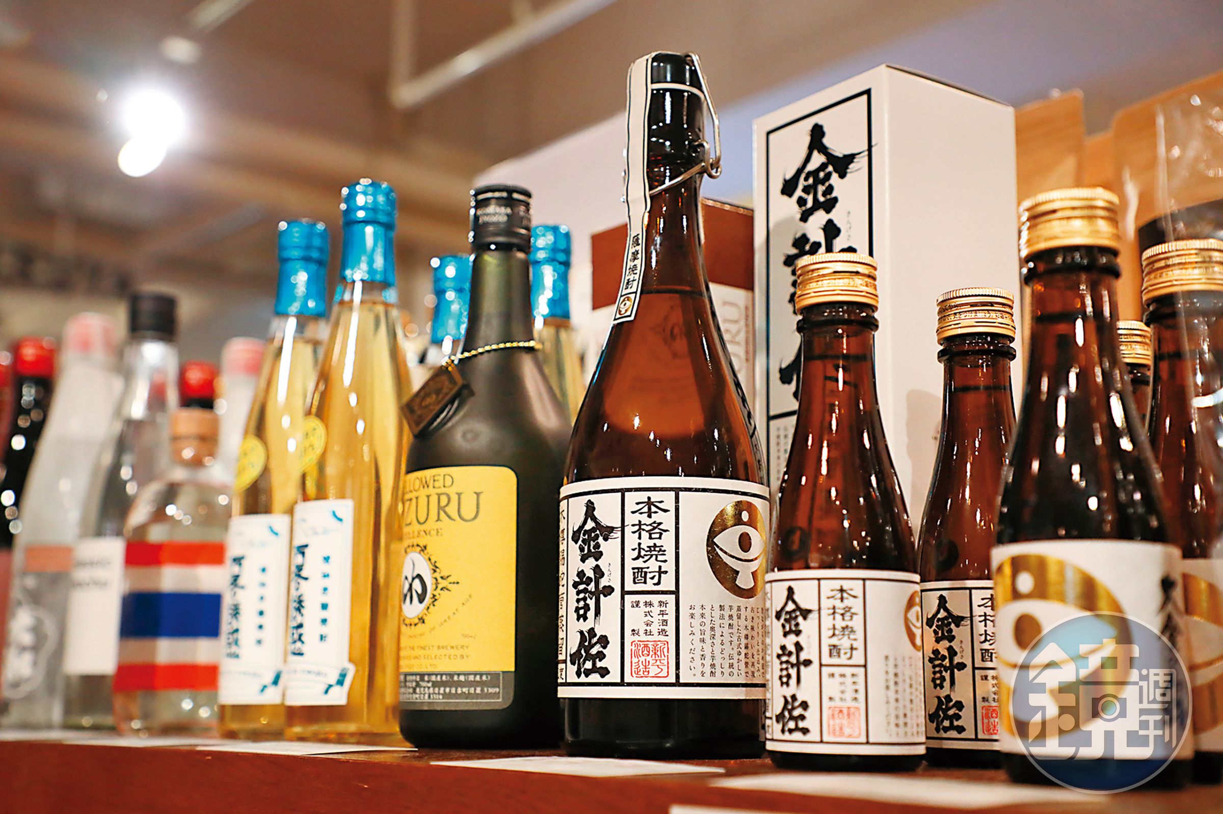 在「D&DEPARTMENT KAGOSHIMA by MARUYA」可買到各種具有特色的鹿兒島燒酎。