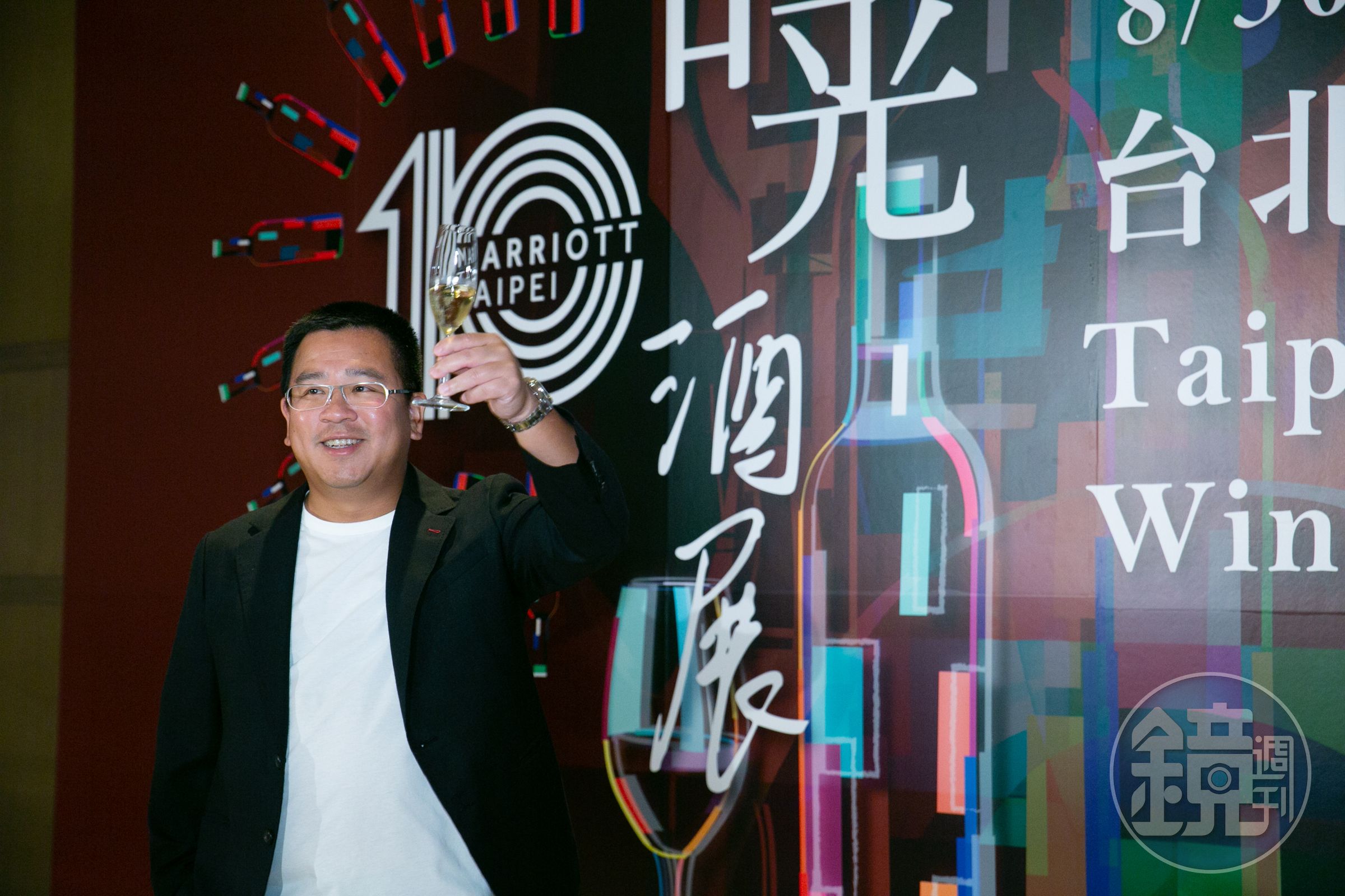 十週慶慶祝會展致詞時,劉恆昌對本刊說:「很緊張。稿子都忘了。」但進入會場與業界老友相聚,馬上放鬆開飲暢談。