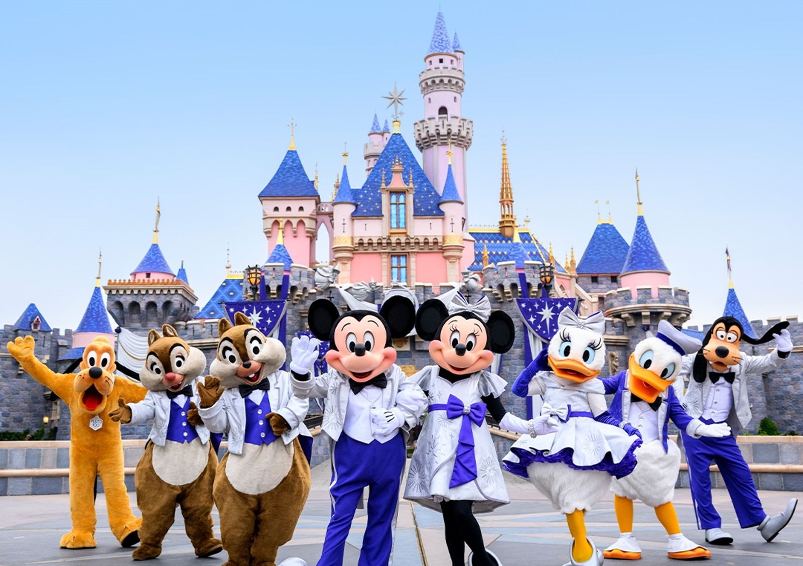 迪士尼（Disney）宣布，美國2大主題樂園佛州「迪士尼世界」與加州「迪士尼樂園」即日起調漲部分門票的價格