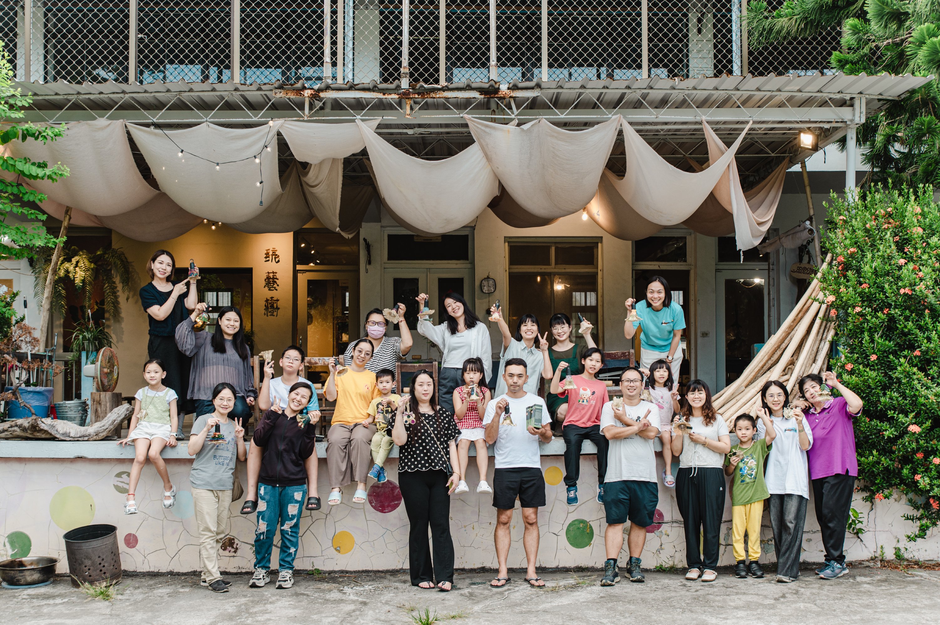 信義房屋社區一家，透過小旅行帶民眾走入花蓮樹皮體驗村，感受社造串聯文化傳承的案例。（信義房屋提供）