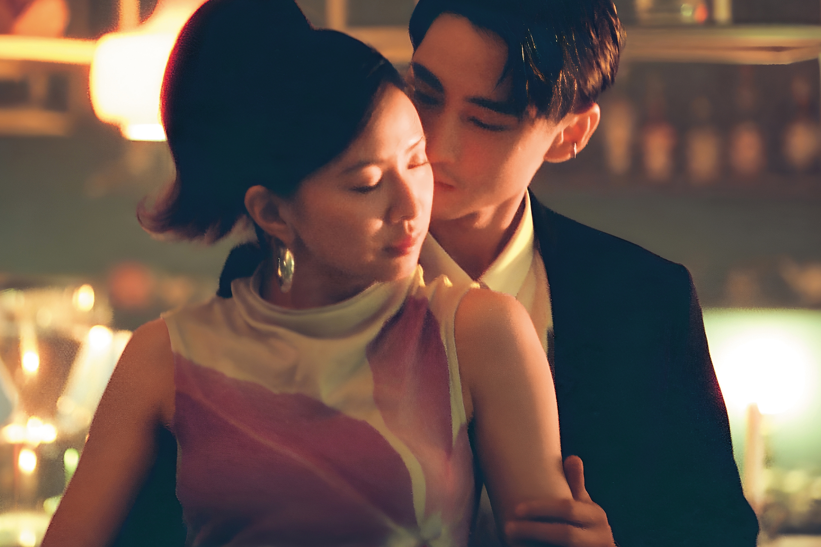 9m88（左）和章廣辰（右）曾合作拍MV，想不到當了10年好友的他們爆出熱戀。 （翻攝自9m88 IG）