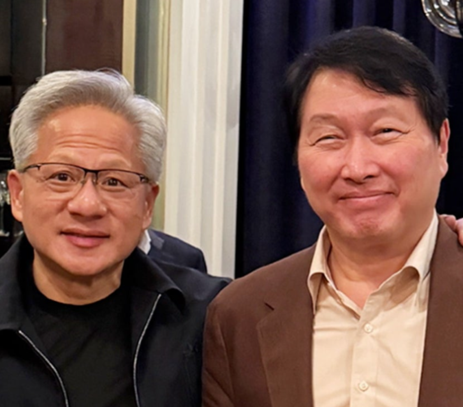 近年受到人工智慧熱潮帶動，SK旗下半導體企業SK海力士股價大幅攀升，也讓崔泰源身家快速增加。（翻攝自X）