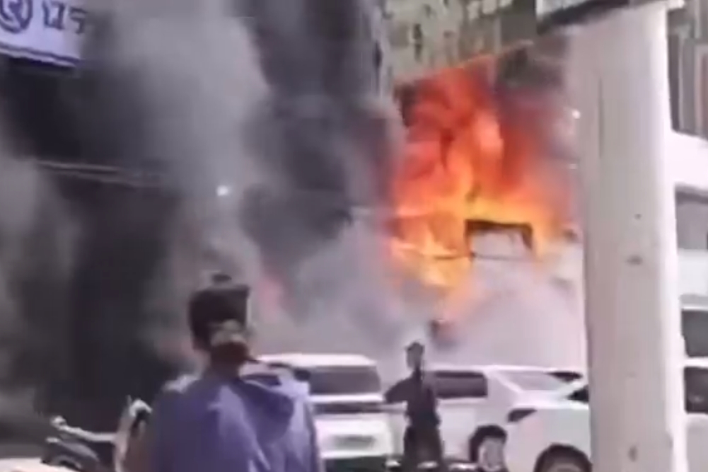 中國遼寧省遼寧市某飯店發生火災，目前已釀22死、3人受傷。（翻攝自Ｘ）