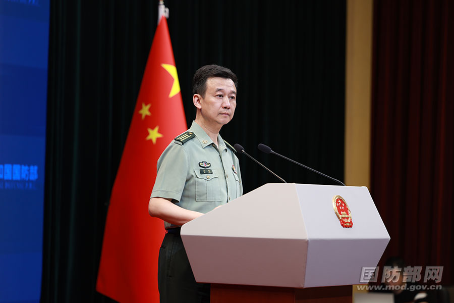 中國國防部發言人吳謙昨(30日)於例行記者會表示,「如果這一報導是屬實的話,上述言論是非常喪心病狂的。」(翻攝自中國國防部官網)